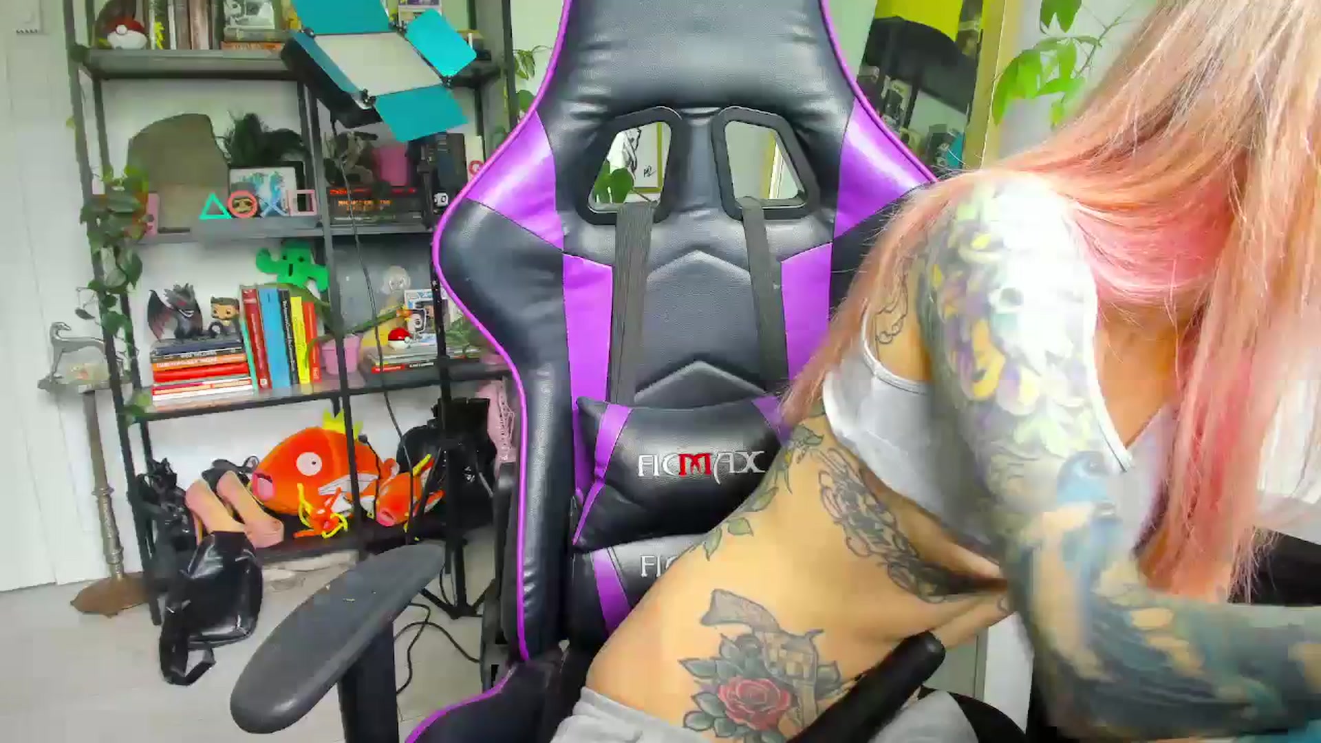 Gallery image thumbnail from AstridLuxe's myfreecams stream on, 06/07/2024, 15:20 image 4 of 20