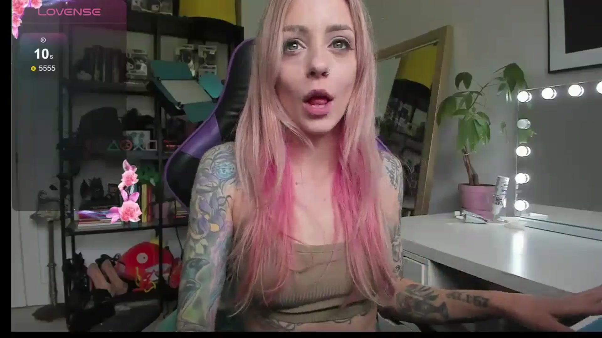 Gallery image thumbnail from AstridLuxe's myfreecams stream on, 06/10/2024, 13:31 image 4 of 20