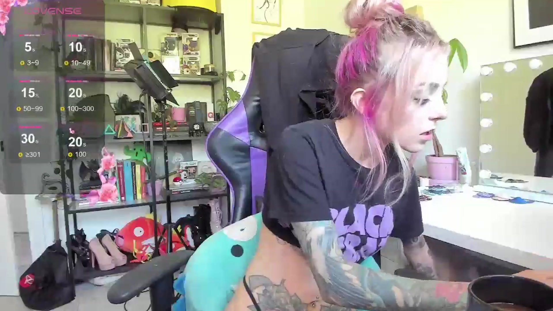 Gallery image thumbnail from AstridLuxe's myfreecams stream on, 06/14/2024, 13:51 image 10 of 20