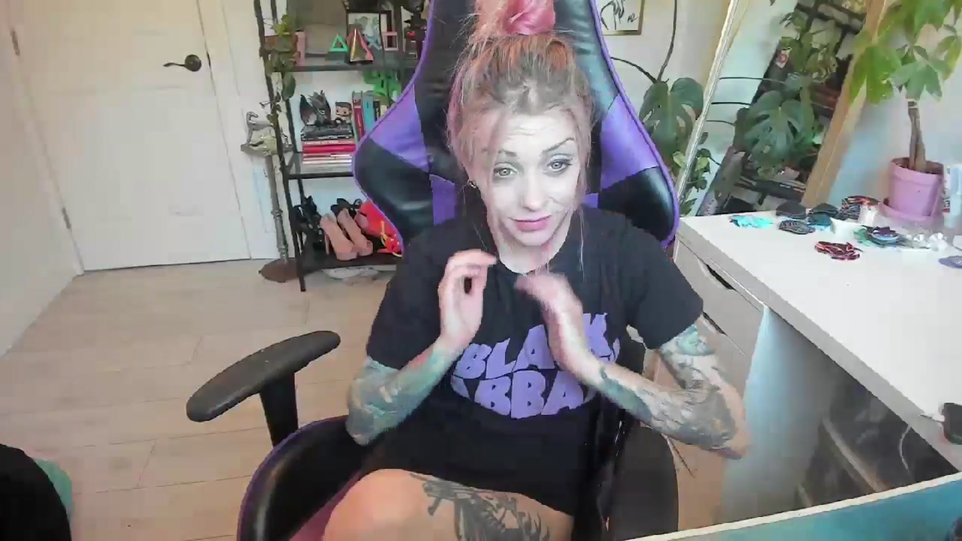 Gallery image thumbnail from AstridLuxe's myfreecams stream on, 06/14/2024, 17:55 image 13 of 20