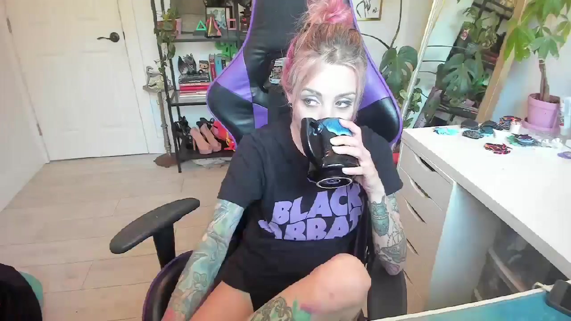 Gallery image thumbnail from AstridLuxe's myfreecams stream on, 06/14/2024, 17:55 image 20 of 20