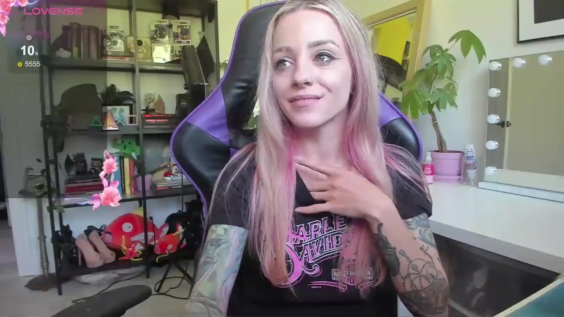 Gallery image thumbnail from AstridLuxe's myfreecams stream on, 06/19/2024, 13:59 image 12 of 20