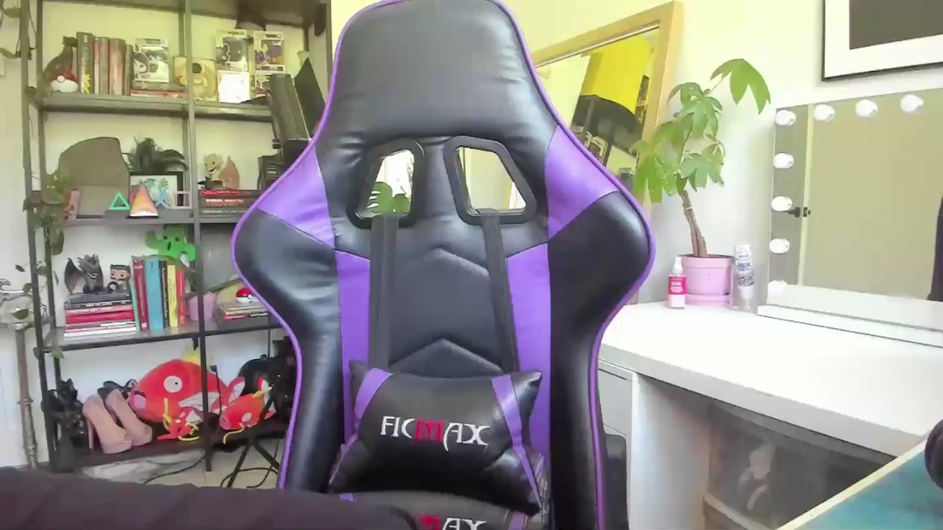 Gallery image thumbnail from AstridLuxe's myfreecams stream on, 06/19/2024, 13:59 image 4 of 20
