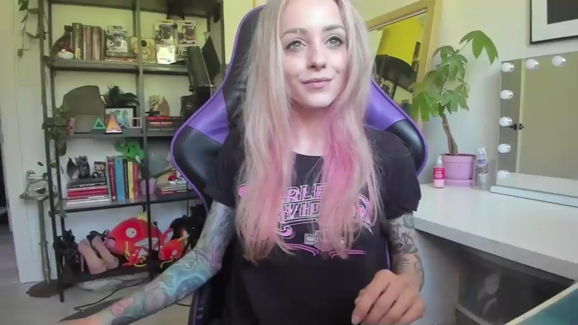 Gallery image thumbnail from AstridLuxe's myfreecams stream on, 06/19/2024, 13:59 image 8 of 20