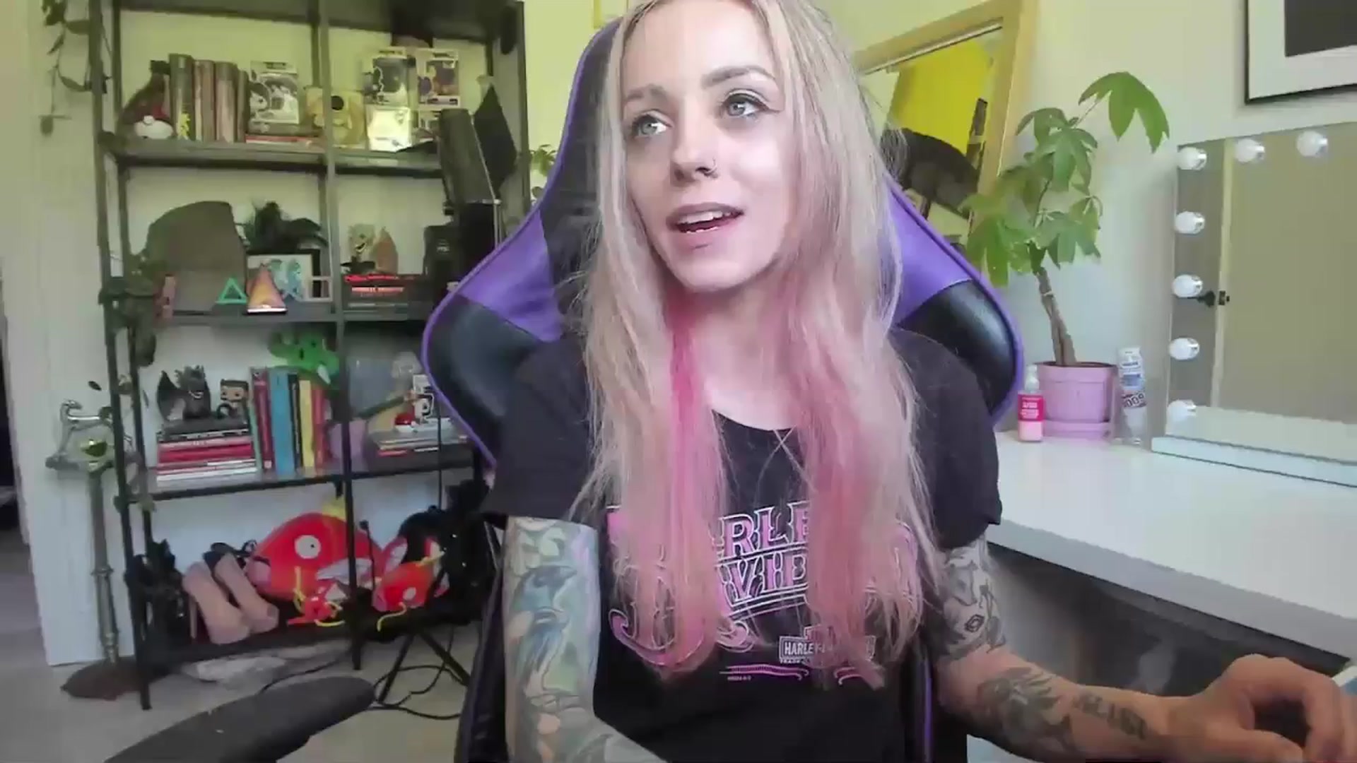 Gallery image thumbnail from AstridLuxe's myfreecams stream on, 06/19/2024, 13:59 image 9 of 20