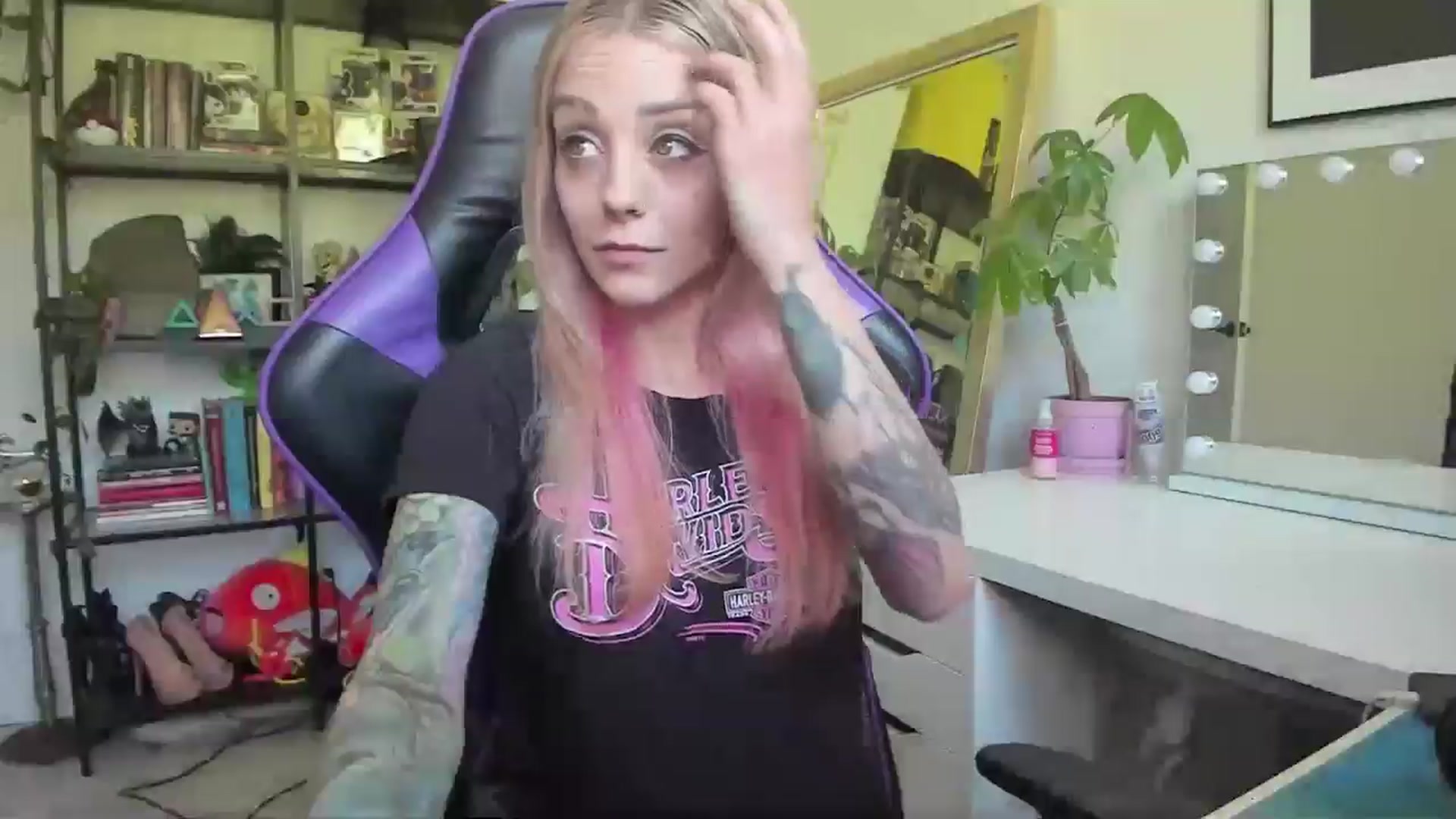 Gallery image thumbnail from AstridLuxe's myfreecams stream on, 06/19/2024, 13:59 image 5 of 20