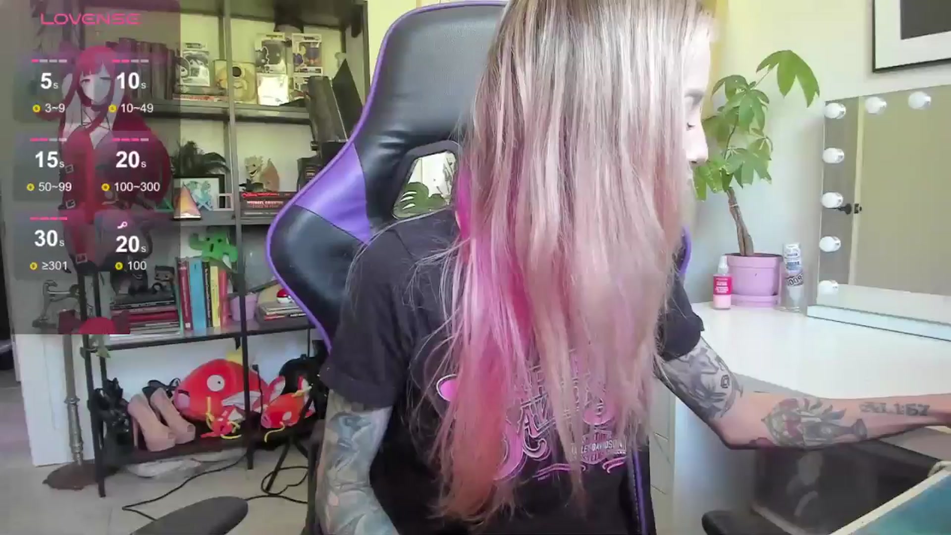 Gallery image thumbnail from AstridLuxe's myfreecams stream on, 06/19/2024, 13:59 image 16 of 20
