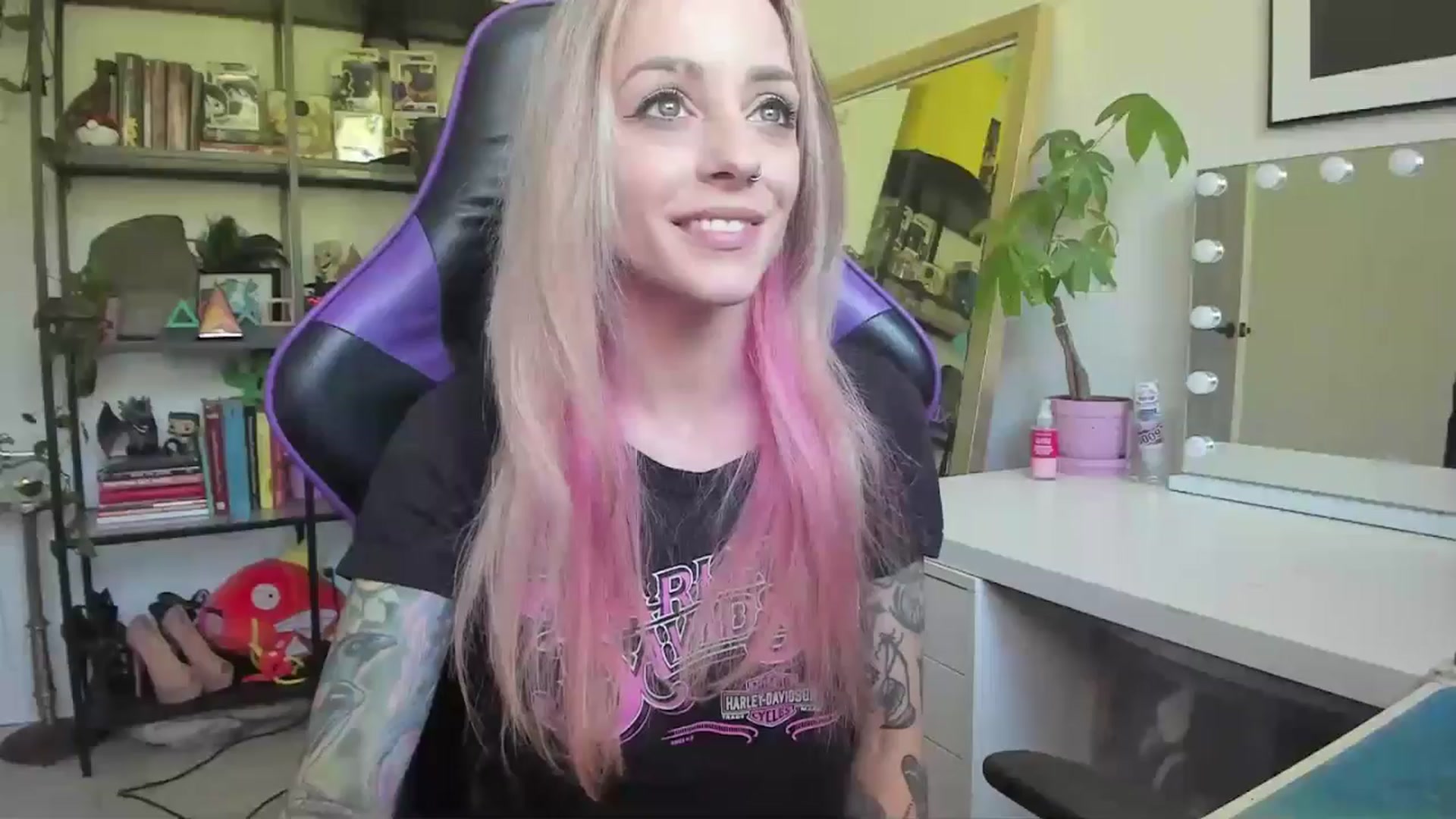 Gallery image thumbnail from AstridLuxe's myfreecams stream on, 06/19/2024, 13:59 image 3 of 20