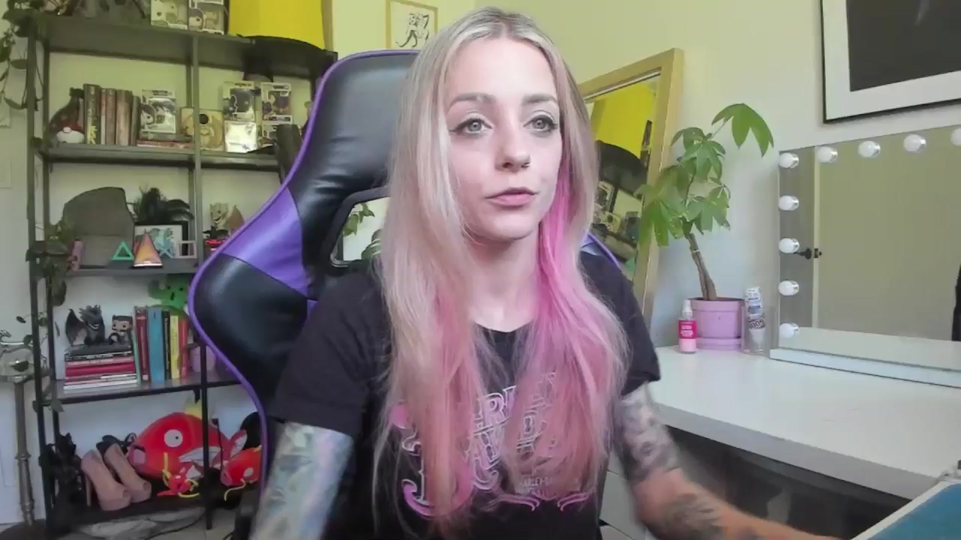 Gallery image thumbnail from AstridLuxe's myfreecams stream on, 06/19/2024, 13:59 image 2 of 20