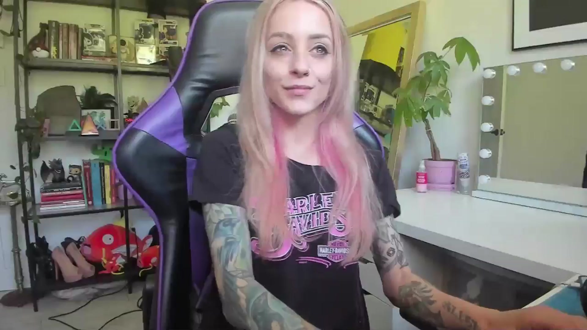 Gallery image thumbnail from AstridLuxe's myfreecams stream on, 06/19/2024, 13:59 image 7 of 20