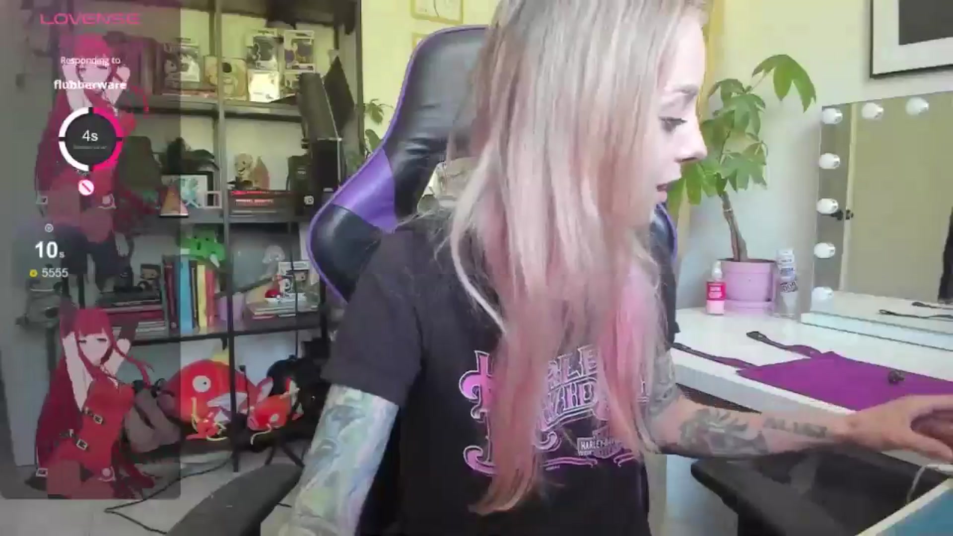 Gallery image thumbnail from AstridLuxe's myfreecams stream on, 06/19/2024, 14:24 image 16 of 20