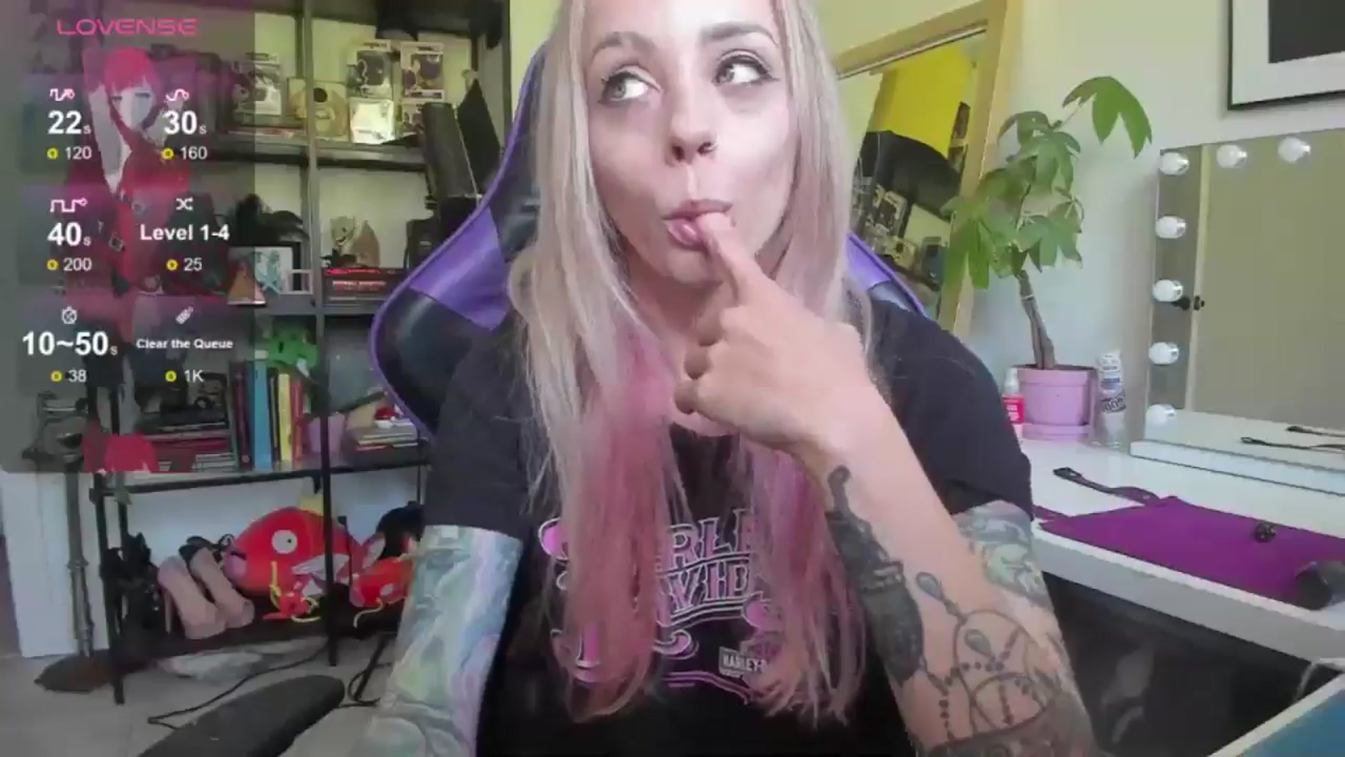 Gallery image thumbnail from AstridLuxe's myfreecams stream on, 06/19/2024, 14:24 image 17 of 20