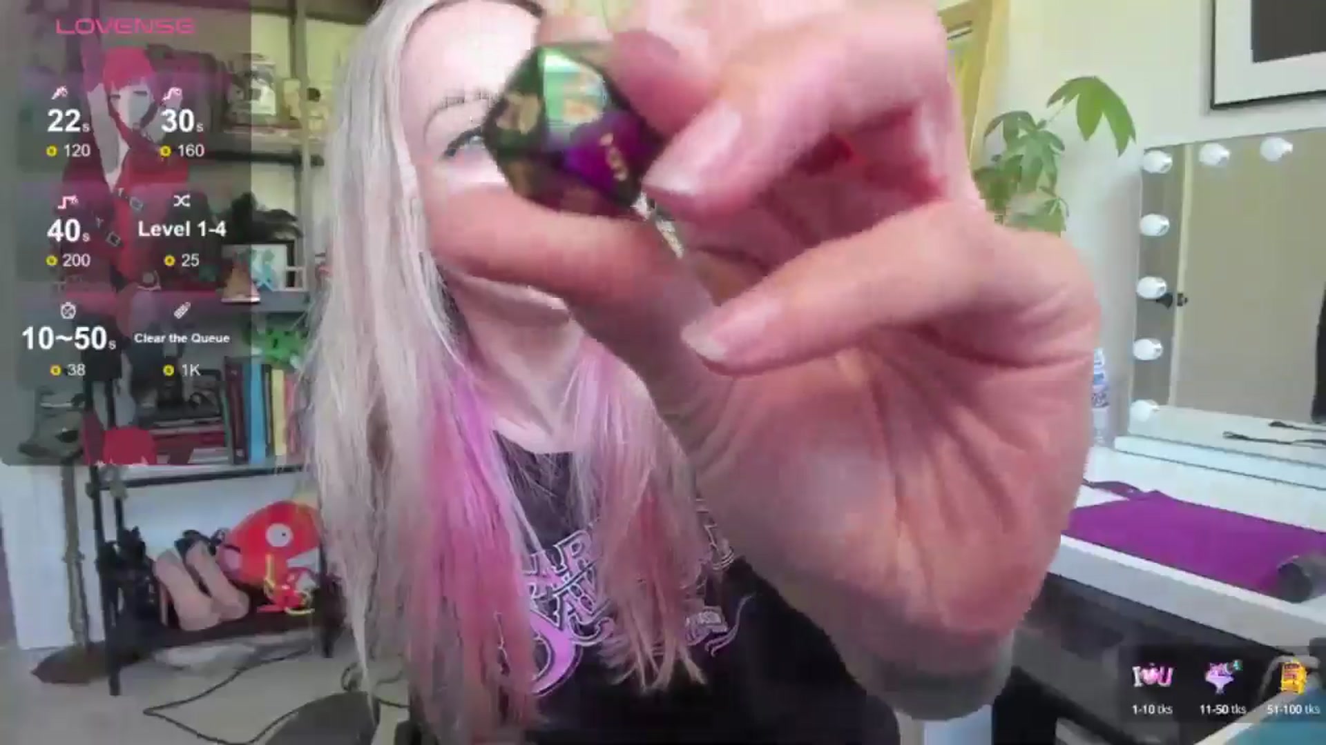 Gallery image thumbnail from AstridLuxe's myfreecams stream on, 06/19/2024, 14:24 image 15 of 20