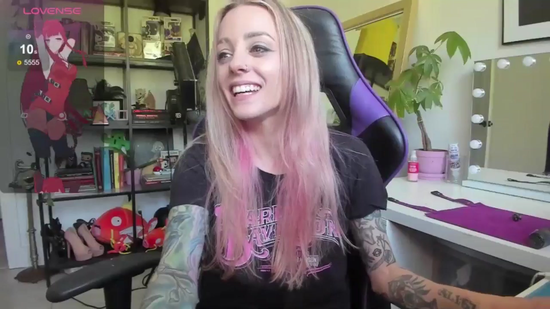 Gallery image thumbnail from AstridLuxe's myfreecams stream on, 06/19/2024, 14:24 image 20 of 20