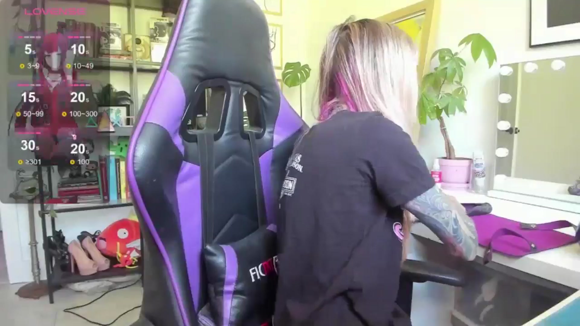 Gallery image thumbnail from AstridLuxe's myfreecams stream on, 06/19/2024, 14:24 image 12 of 20