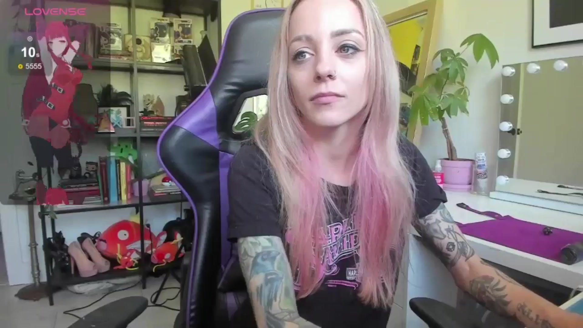 Gallery image thumbnail from AstridLuxe's myfreecams stream on, 06/19/2024, 14:24 image 18 of 20