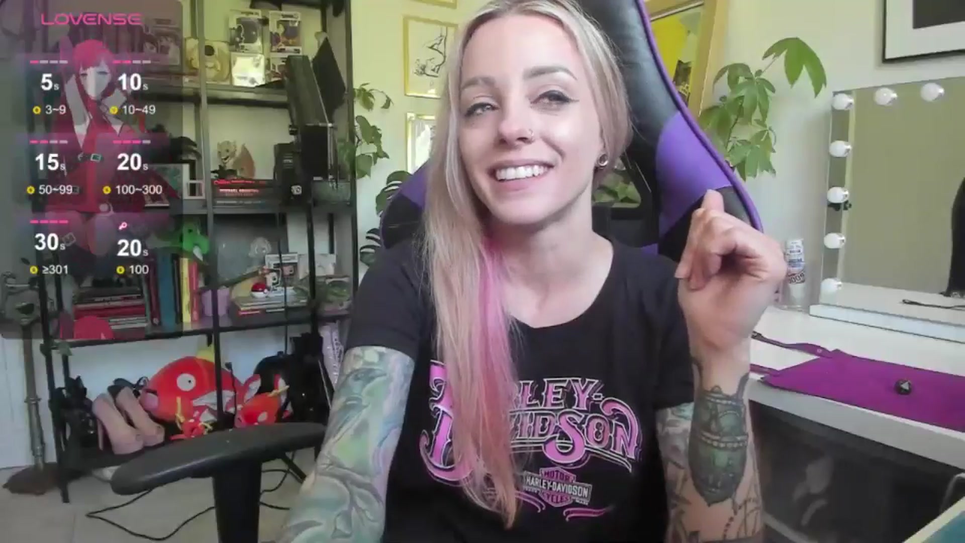 Gallery image thumbnail from AstridLuxe's myfreecams stream on, 06/19/2024, 14:43 image 18 of 20