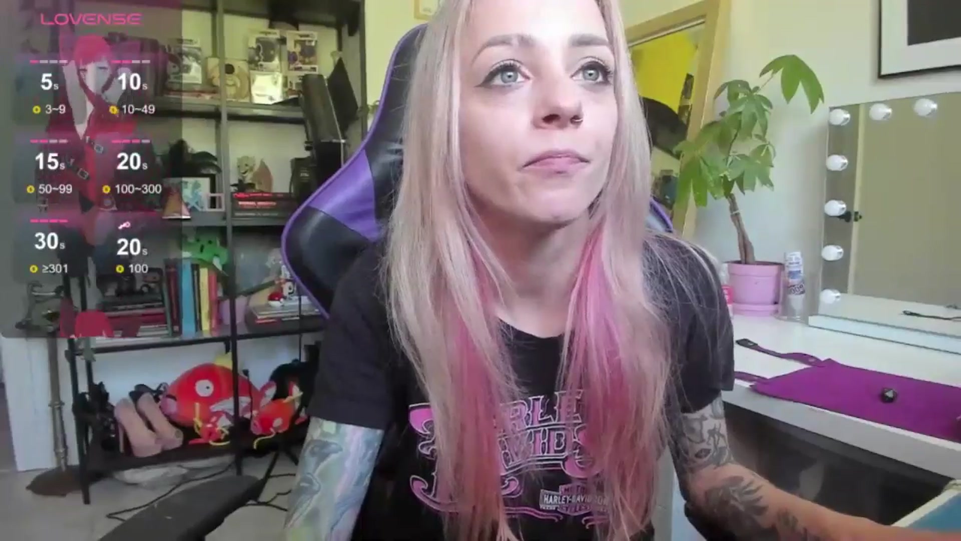 Gallery image thumbnail from AstridLuxe's myfreecams stream on, 06/19/2024, 14:43 image 4 of 20