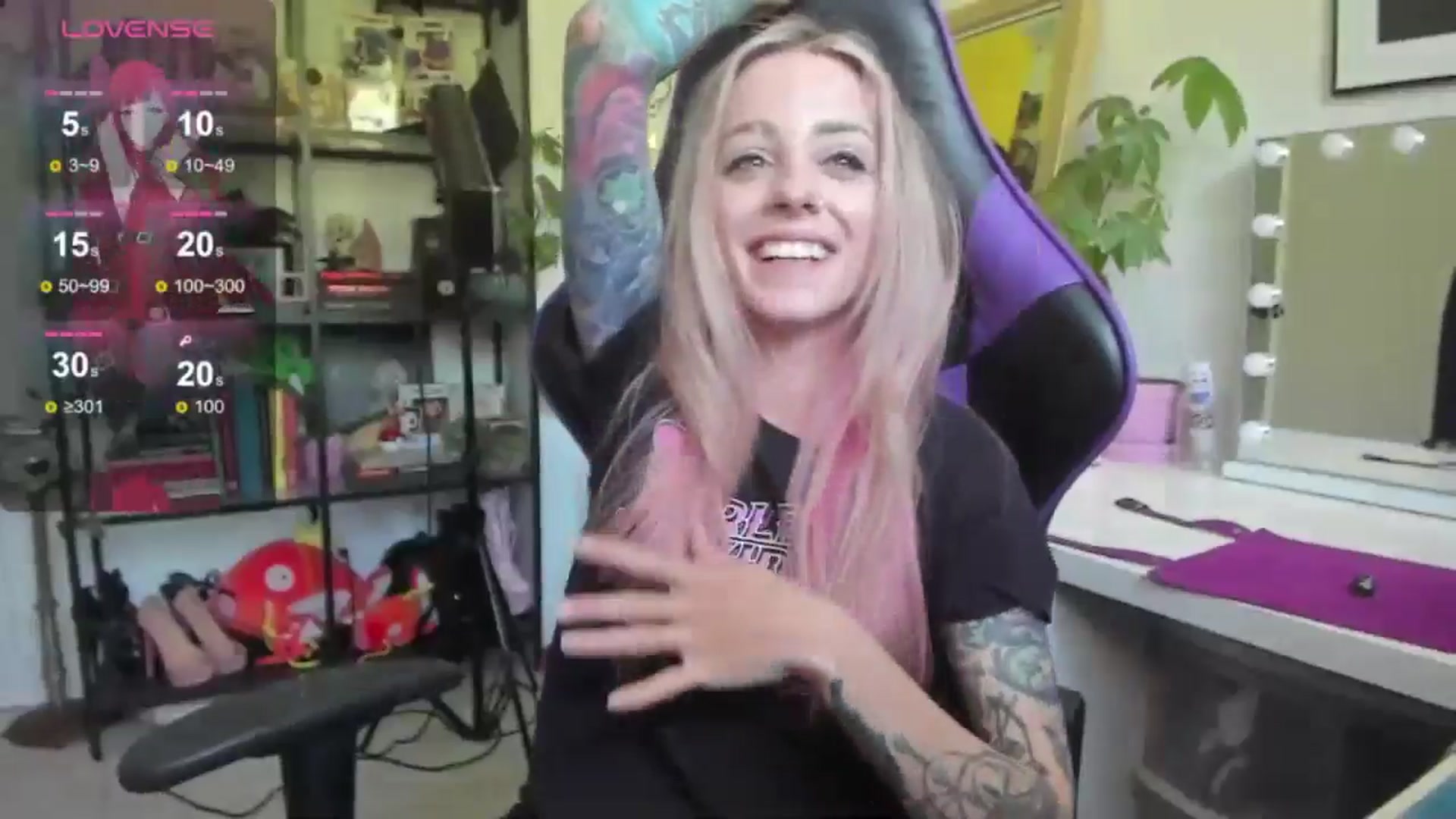Gallery image thumbnail from AstridLuxe's myfreecams stream on, 06/19/2024, 14:43 image 19 of 20