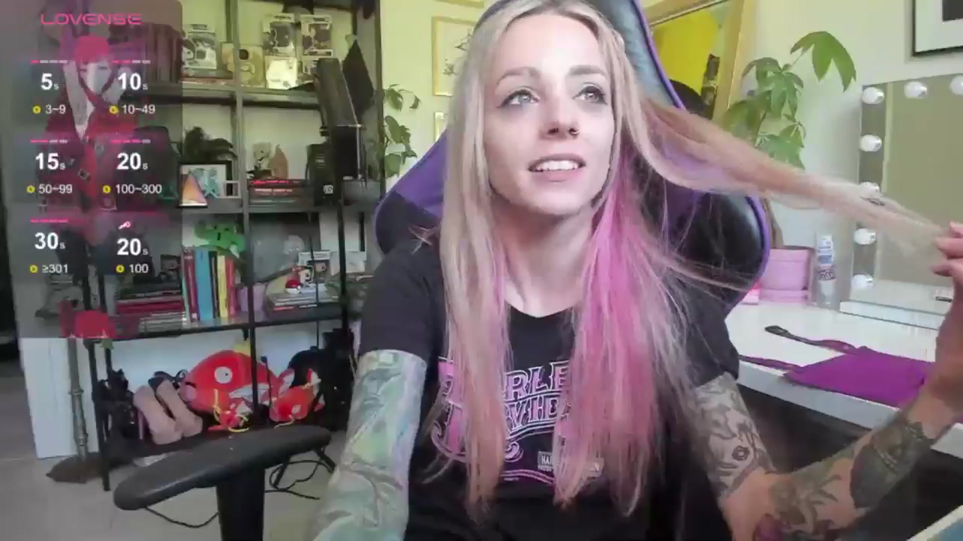 Gallery image thumbnail from AstridLuxe's myfreecams stream on, 06/19/2024, 14:43 image 13 of 20