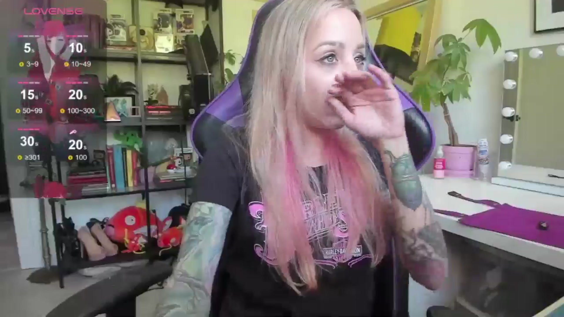 Gallery image thumbnail from AstridLuxe's myfreecams stream on, 06/19/2024, 14:43 image 12 of 20