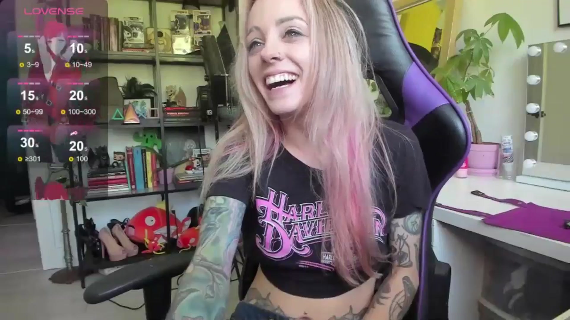 Gallery image thumbnail from AstridLuxe's myfreecams stream on, 06/19/2024, 14:43 image 15 of 20