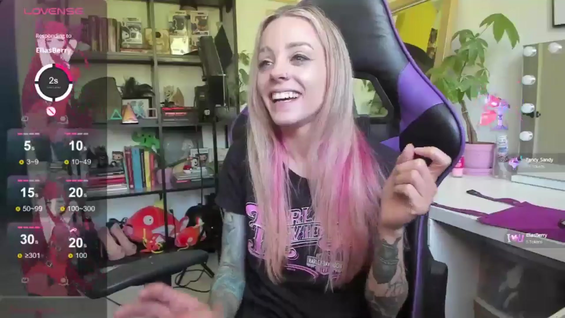 Gallery image thumbnail from AstridLuxe's myfreecams stream on, 06/19/2024, 14:43 image 14 of 20