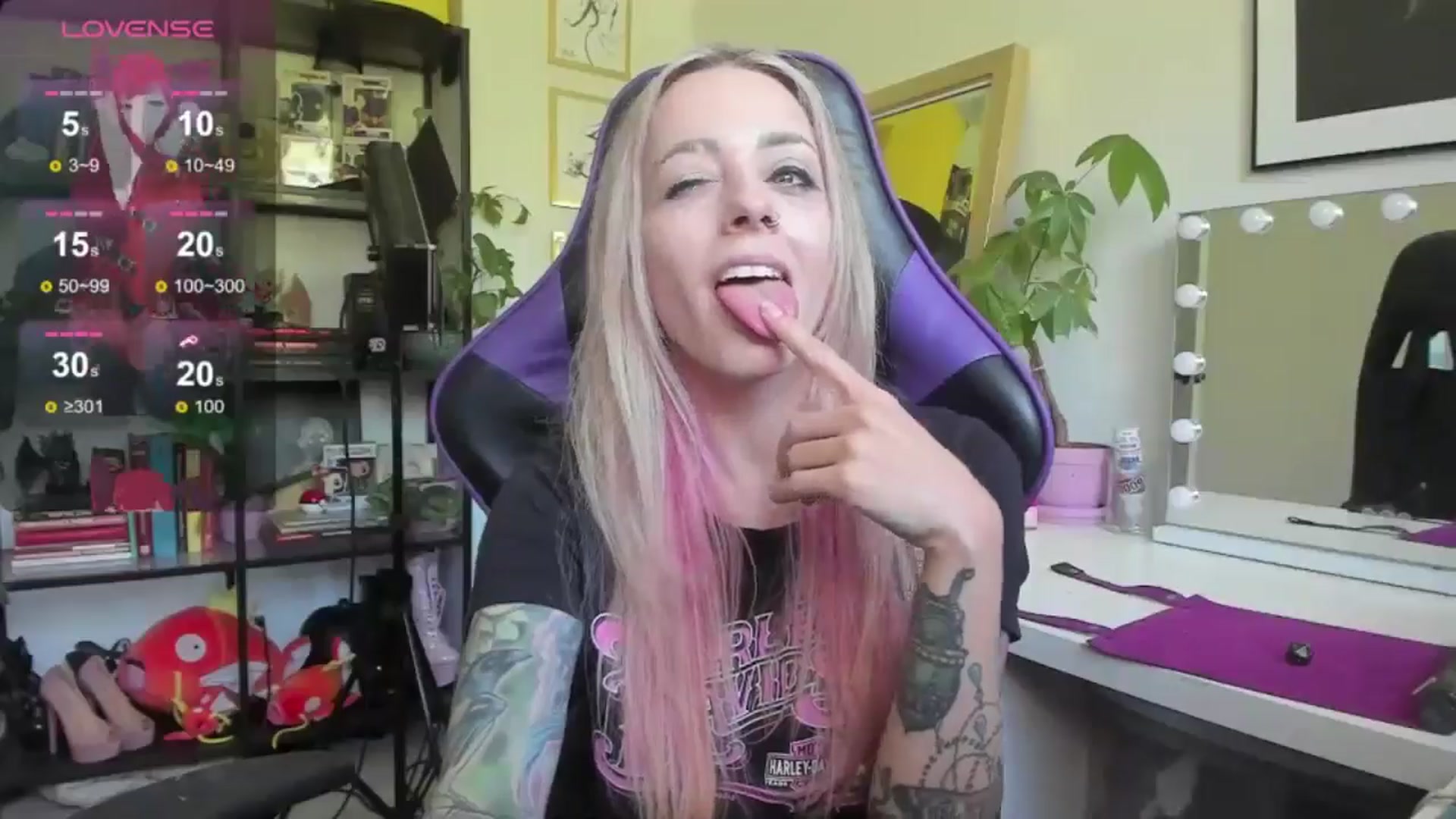 Gallery image thumbnail from AstridLuxe's myfreecams stream on, 06/19/2024, 14:43 image 10 of 20