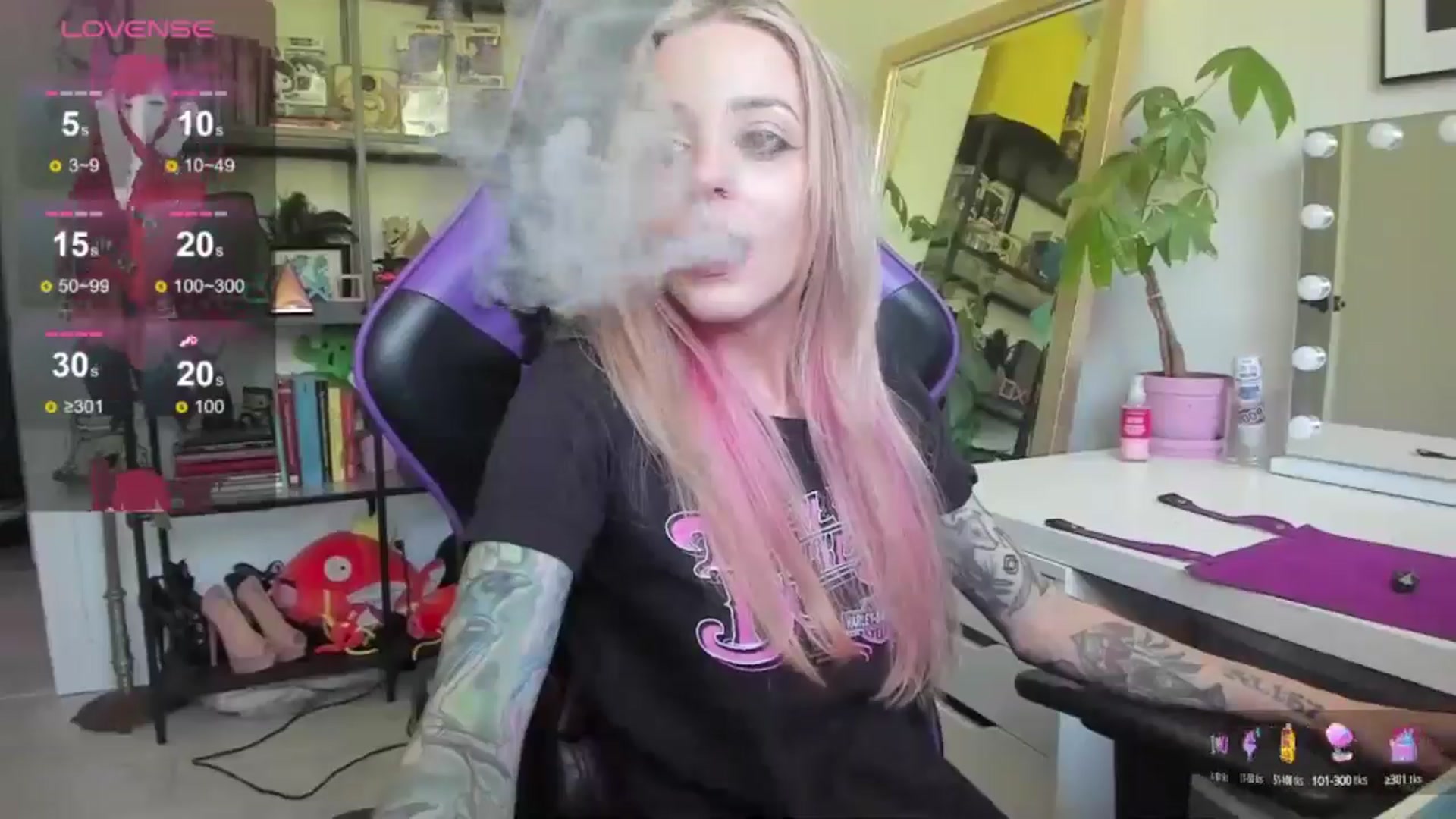 Gallery image thumbnail from AstridLuxe's myfreecams stream on, 06/19/2024, 14:43 image 11 of 20