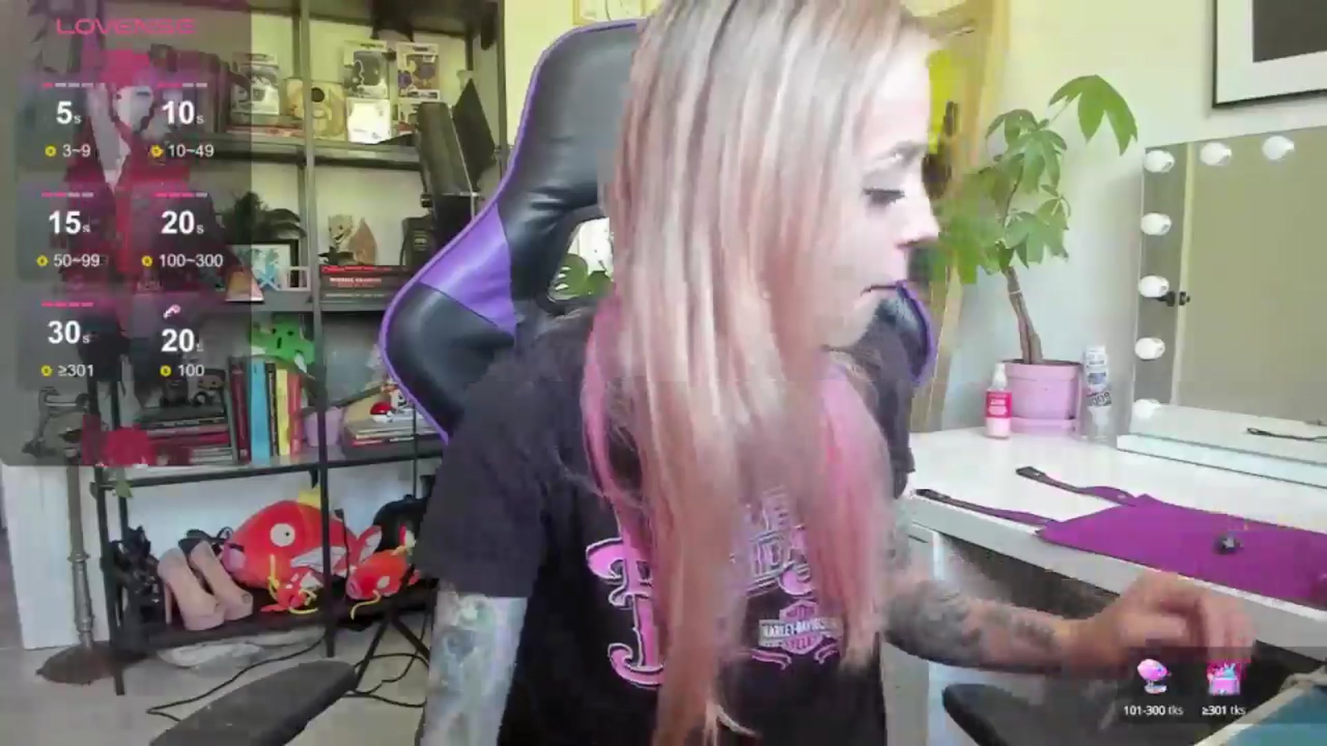 Gallery image thumbnail from AstridLuxe's myfreecams stream on, 06/19/2024, 14:43 image 6 of 20