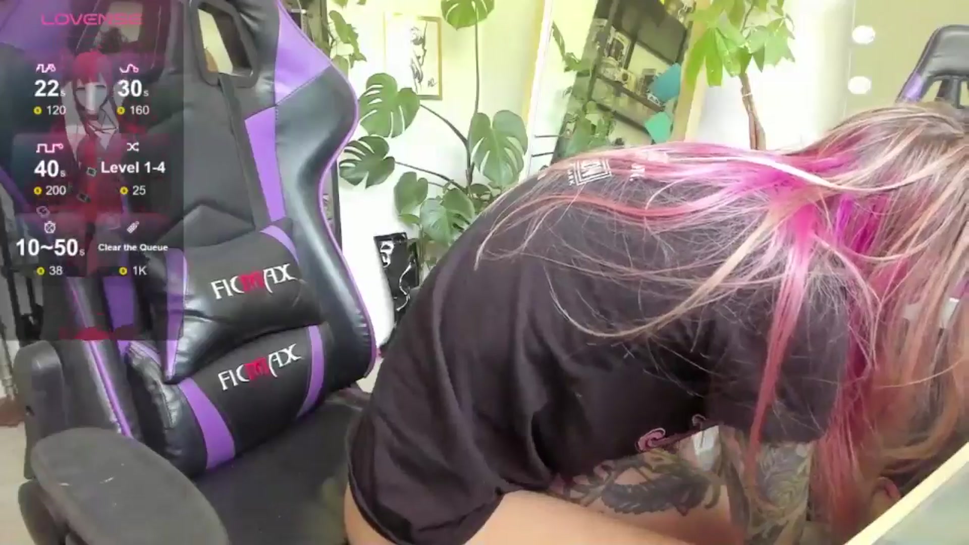 Gallery image thumbnail from AstridLuxe's myfreecams stream on, 06/19/2024, 15:13 image 17 of 20