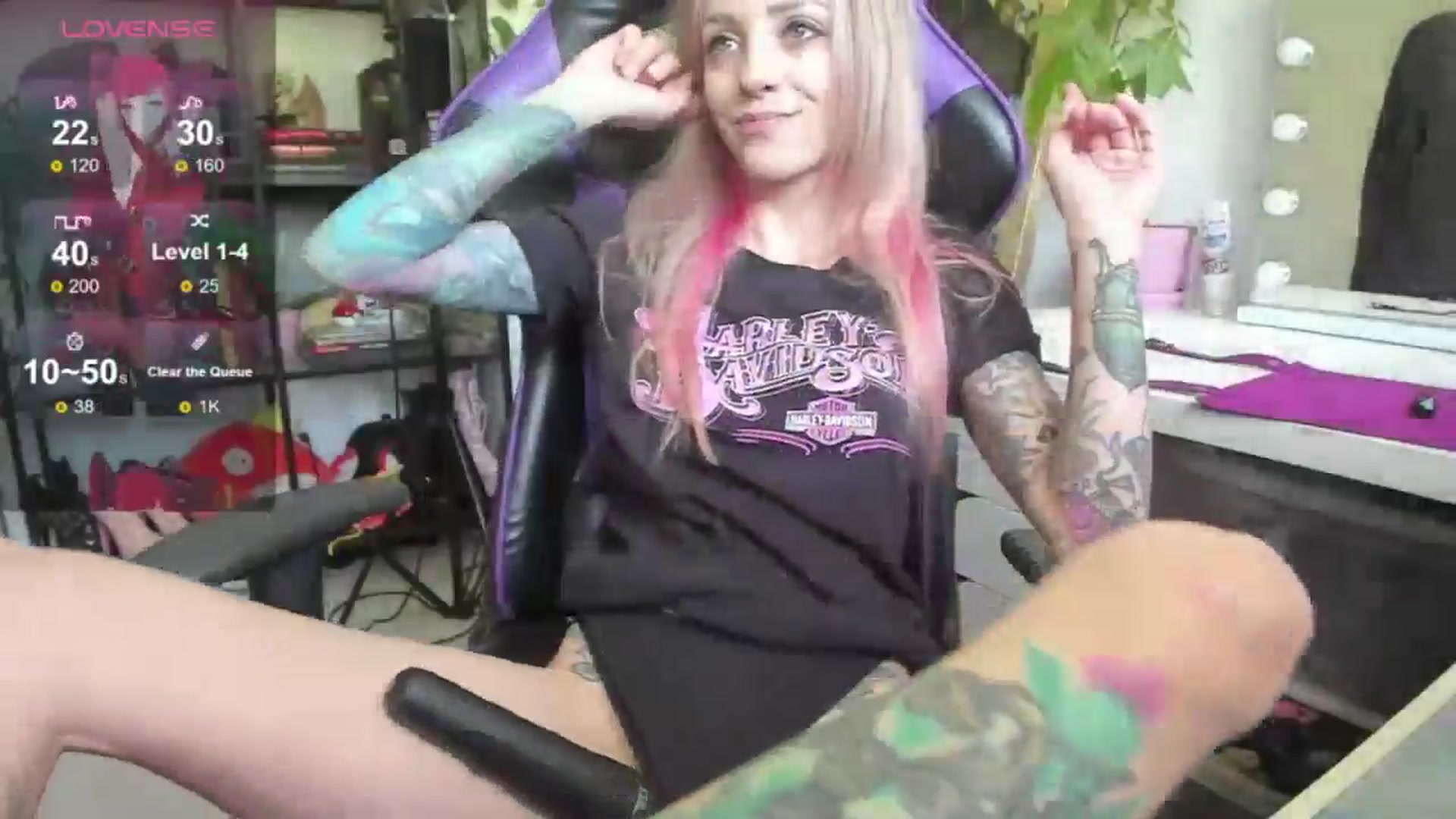 Gallery image thumbnail from AstridLuxe's myfreecams stream on, 06/19/2024, 15:13 image 14 of 20