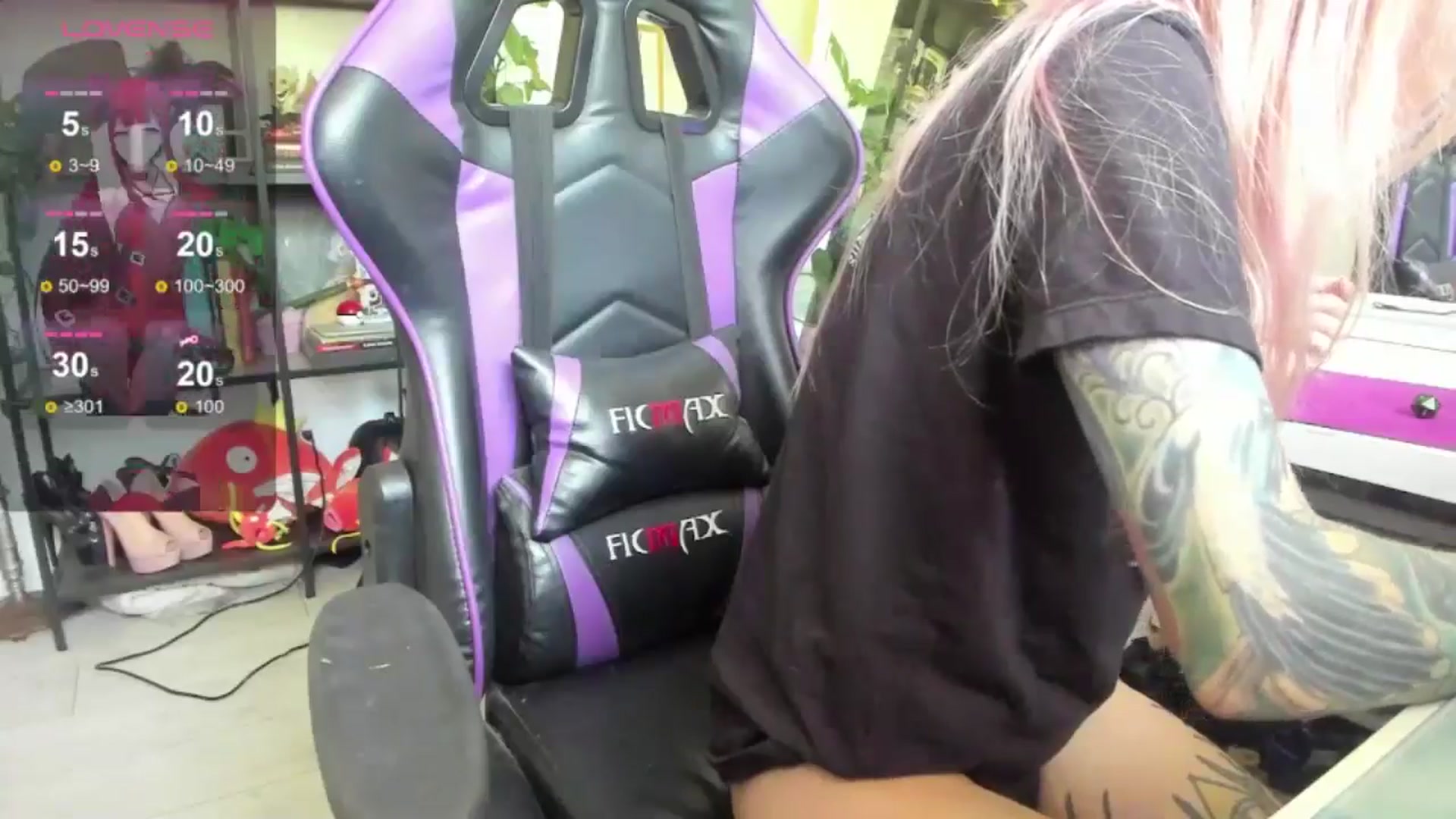 Gallery image thumbnail from AstridLuxe's myfreecams stream on, 06/19/2024, 15:13 image 16 of 20