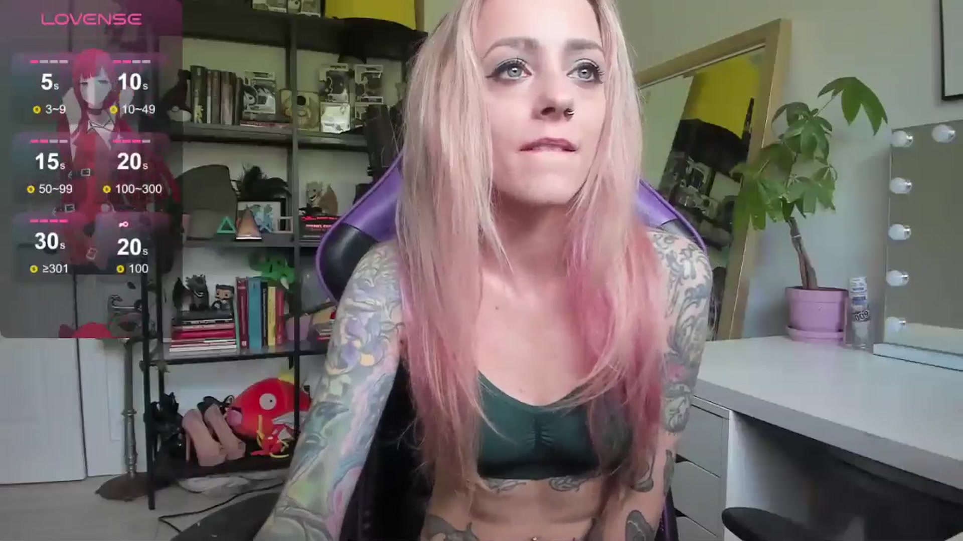 Gallery image thumbnail from AstridLuxe's myfreecams stream on, 06/20/2024, 14:07 image 10 of 20