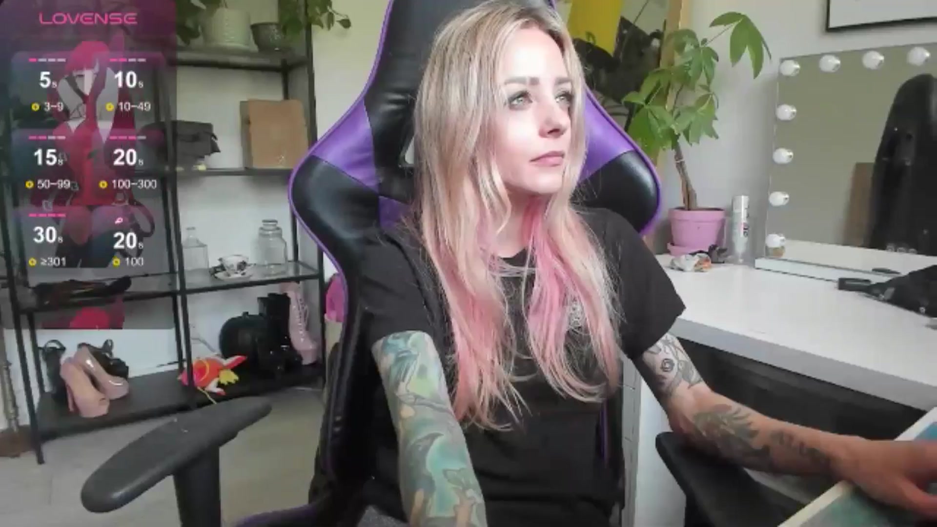 Gallery image thumbnail from AstridLuxe's myfreecams stream on, 07/03/2024, 18:02 image 15 of 20