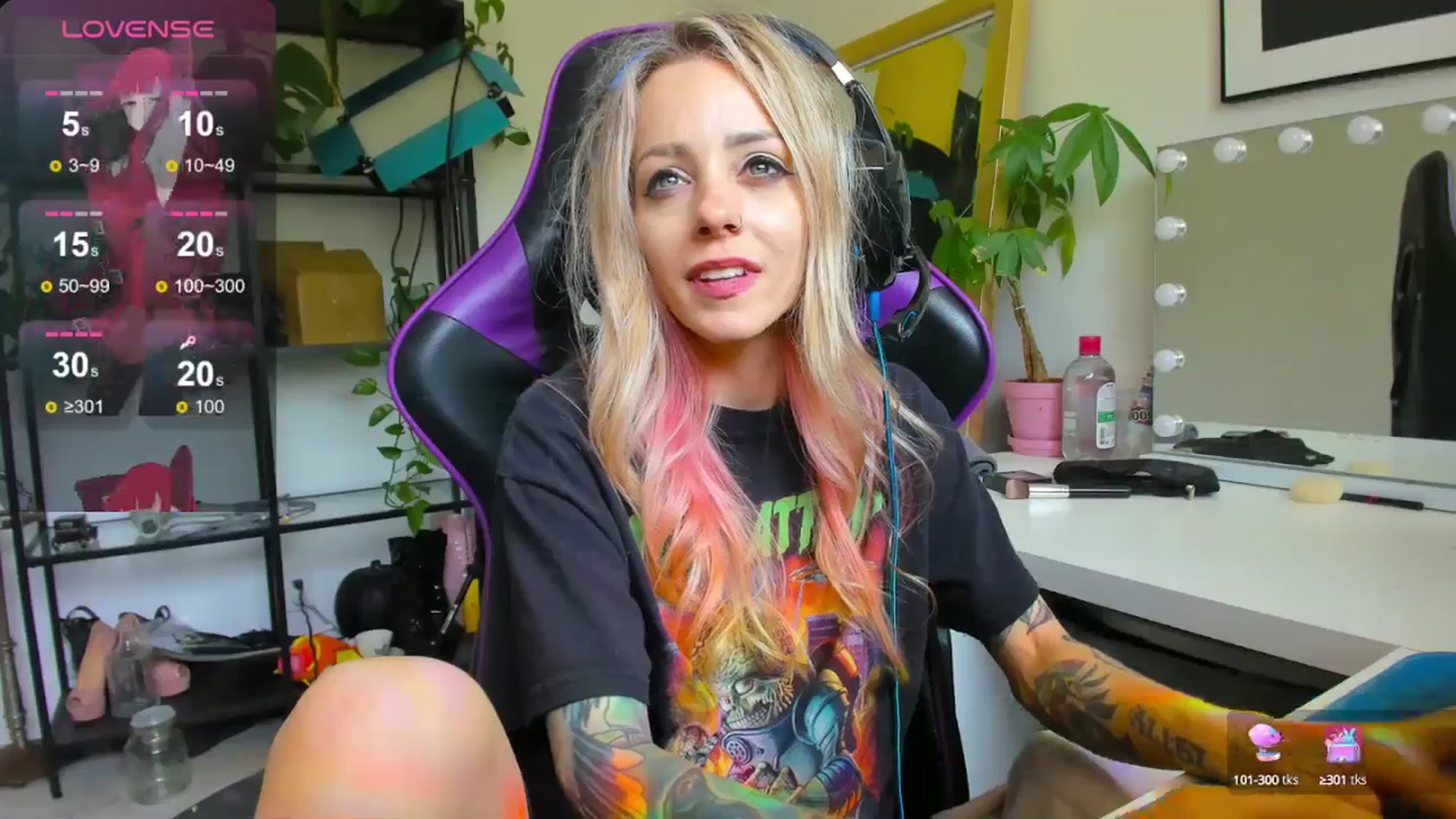 Gallery image thumbnail from AstridLuxe's myfreecams stream on, 07/10/2024, 19:17 image 14 of 20