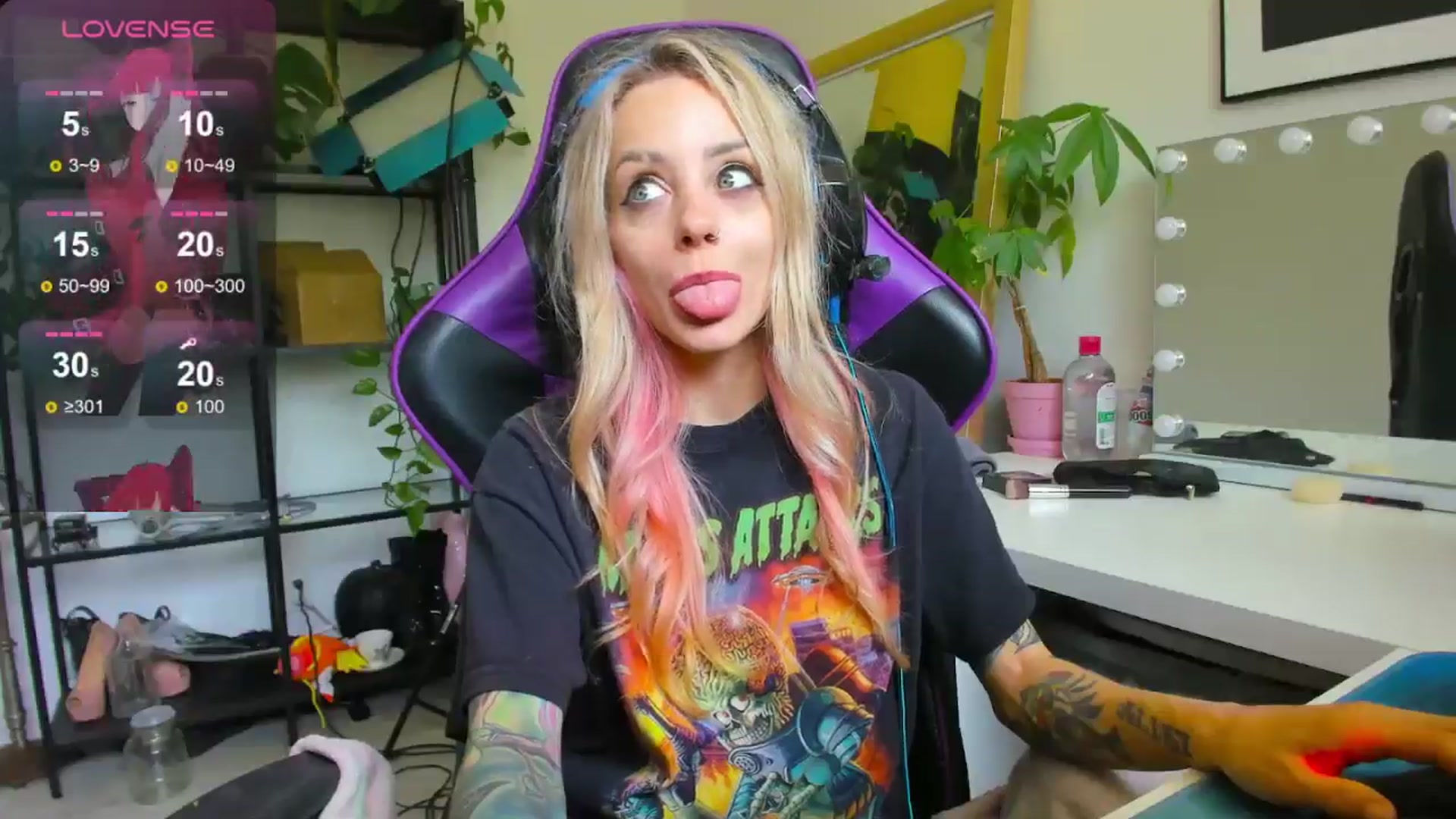 Gallery image thumbnail from AstridLuxe's myfreecams stream on, 07/10/2024, 19:17 image 11 of 20