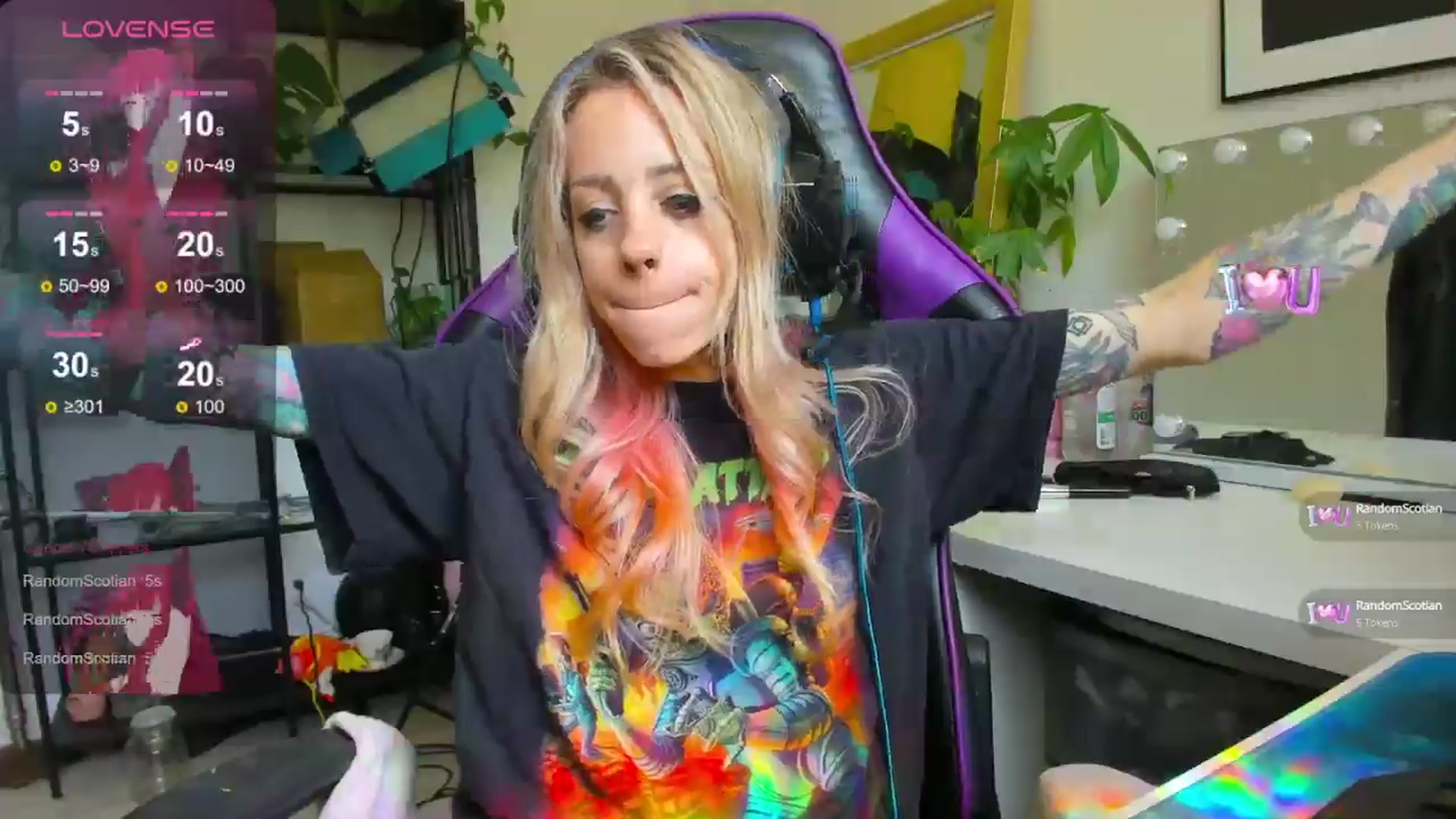 Gallery image thumbnail from AstridLuxe's myfreecams stream on, 07/10/2024, 19:17 image 17 of 20