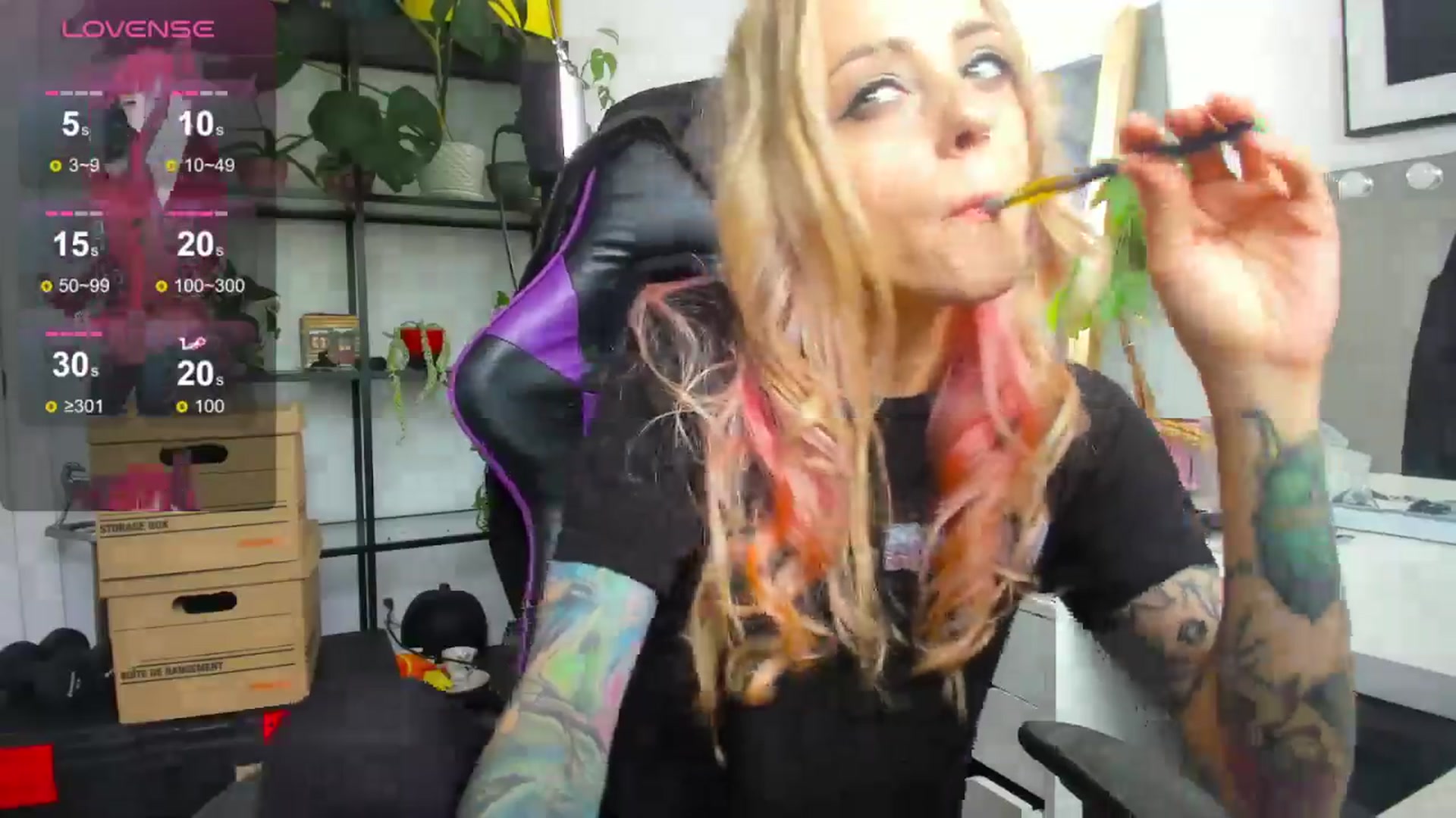 Gallery image thumbnail from AstridLuxe's myfreecams stream on, 07/16/2024, 17:17 image 11 of 20