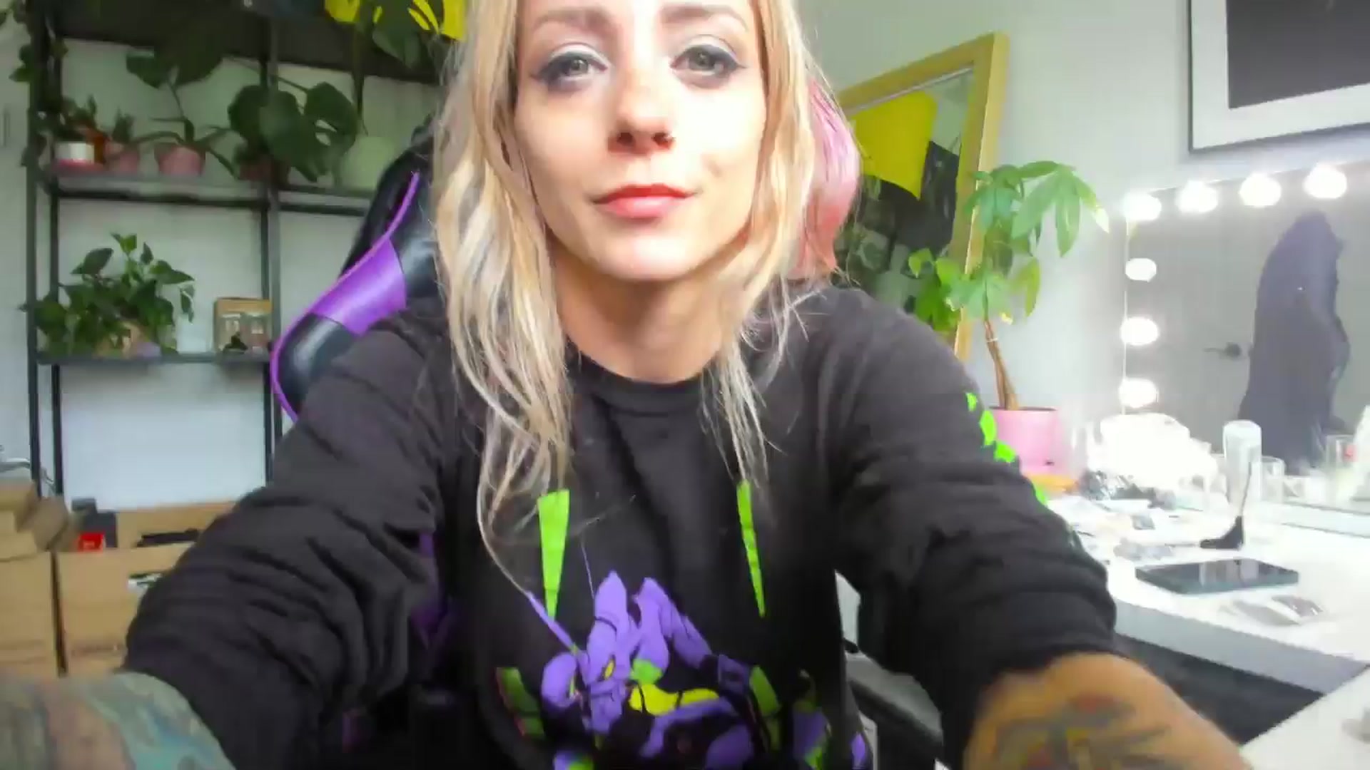 Gallery image thumbnail from AstridLuxe's myfreecams stream on, 07/16/2024, 19:33 image 4 of 20