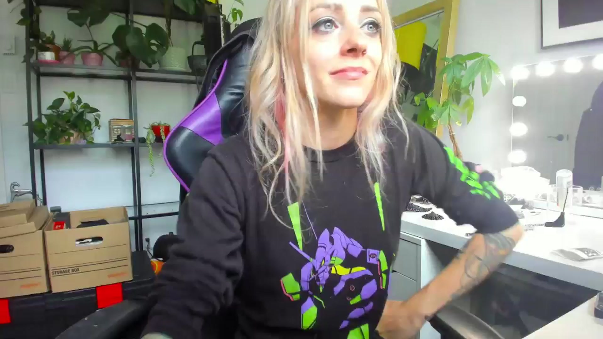 Gallery image thumbnail from AstridLuxe's myfreecams stream on, 07/16/2024, 19:33 image 17 of 20