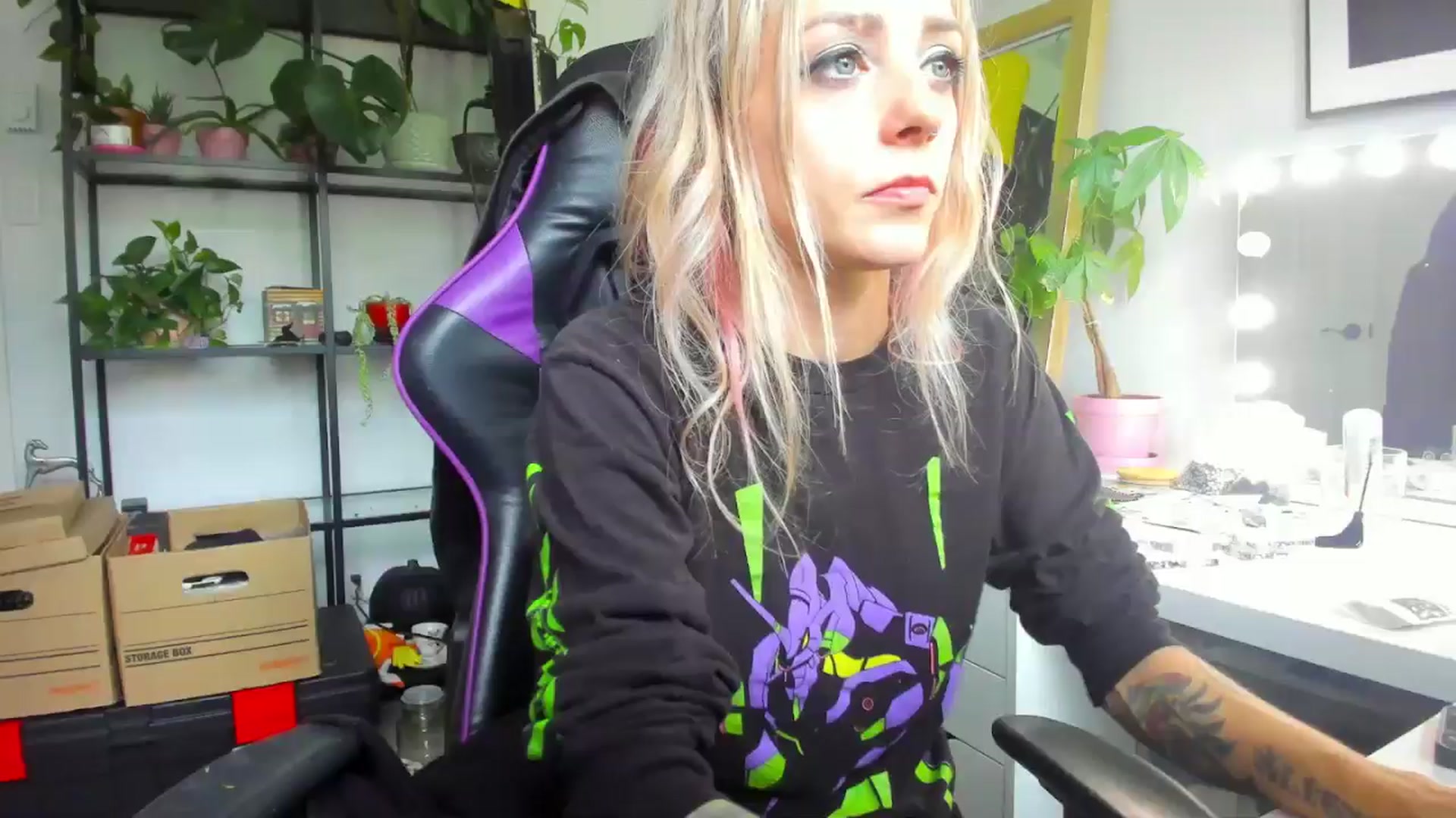Gallery image thumbnail from AstridLuxe's myfreecams stream on, 07/16/2024, 19:33 image 18 of 20