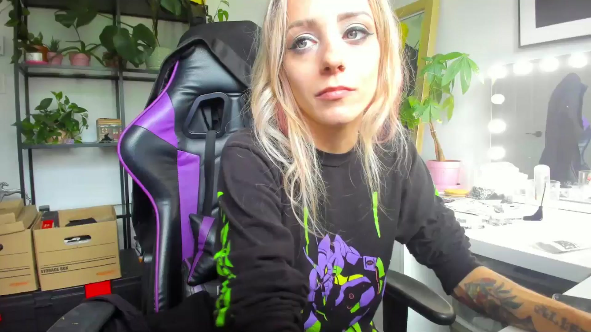 Gallery image thumbnail from AstridLuxe's myfreecams stream on, 07/16/2024, 19:33 image 8 of 20