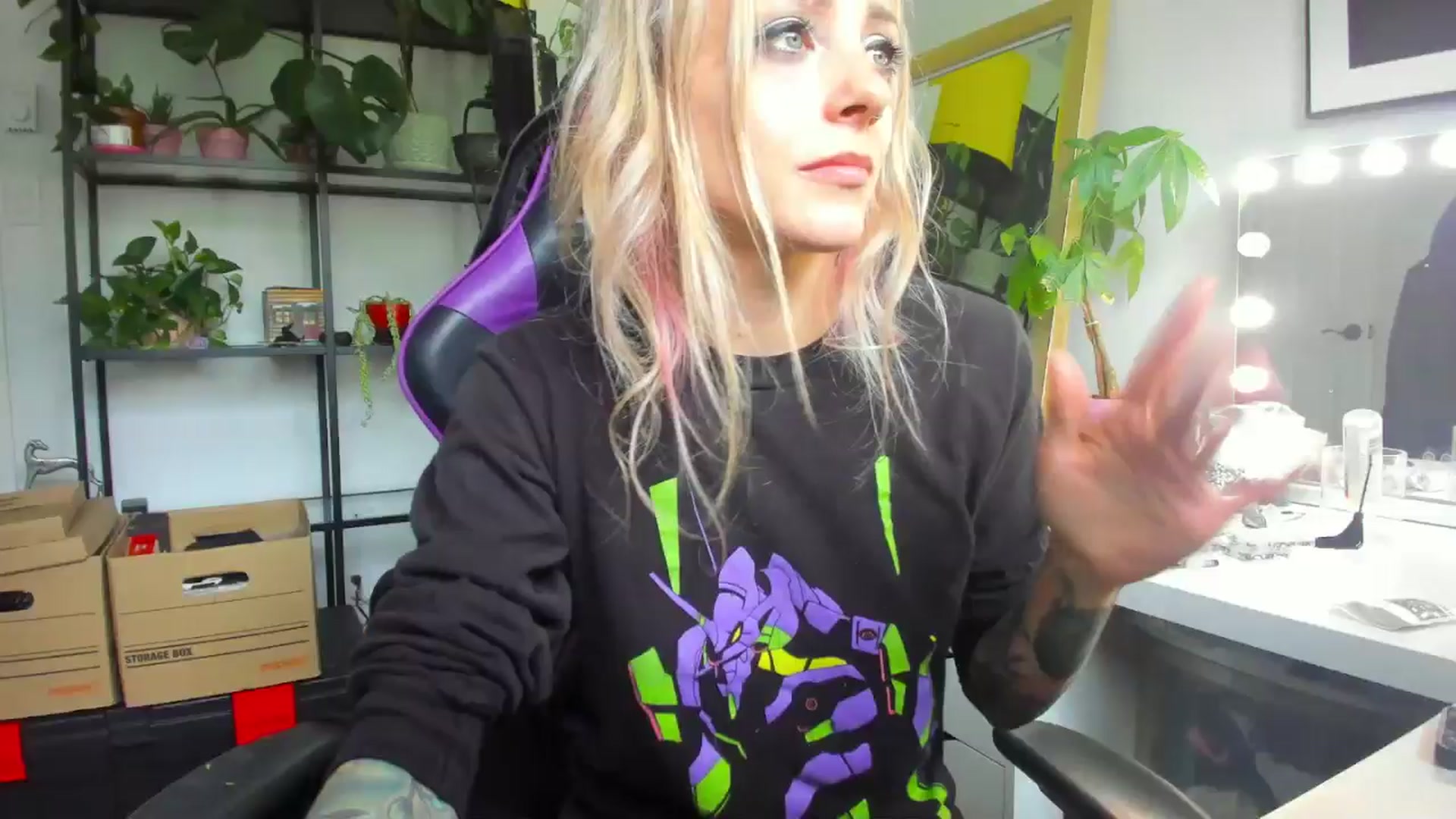 Gallery image thumbnail from AstridLuxe's myfreecams stream on, 07/16/2024, 19:33 image 19 of 20