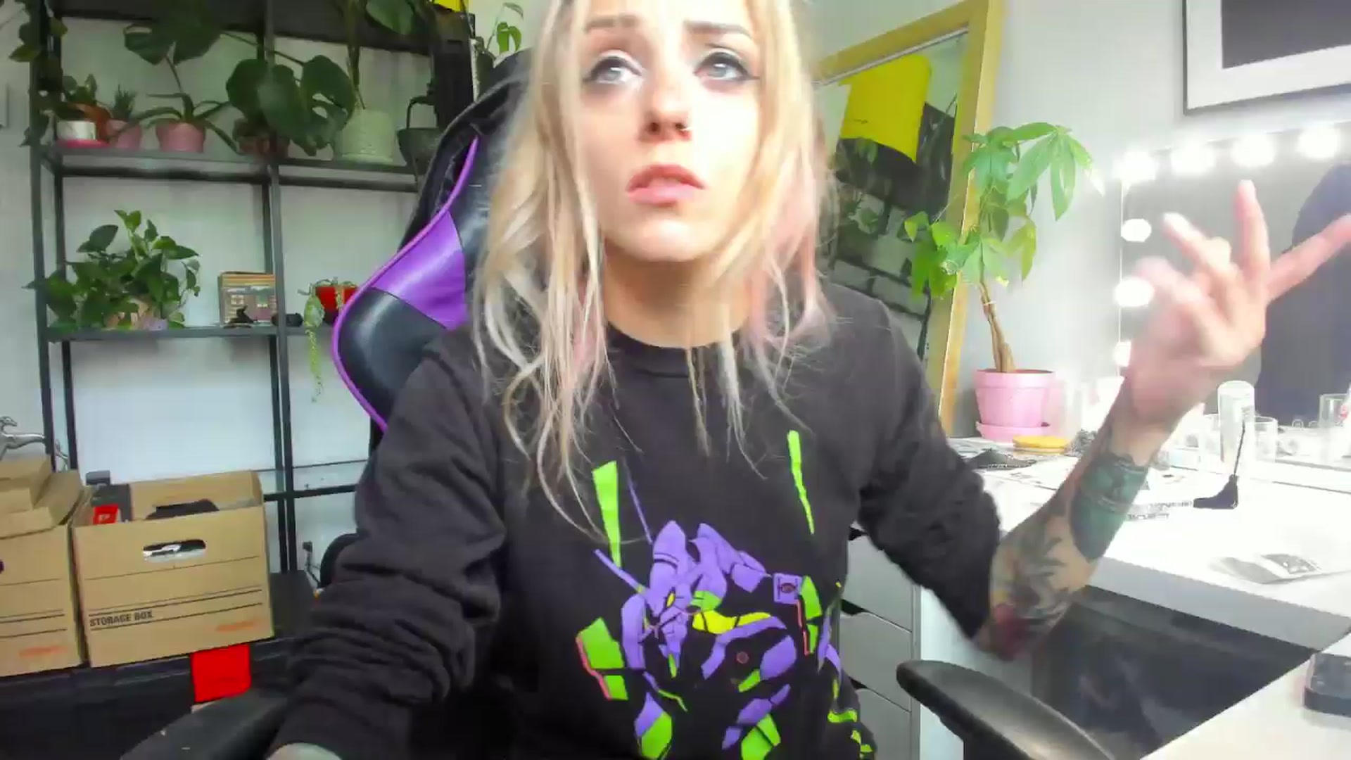 Gallery image thumbnail from AstridLuxe's myfreecams stream on, 07/16/2024, 19:33 image 15 of 20