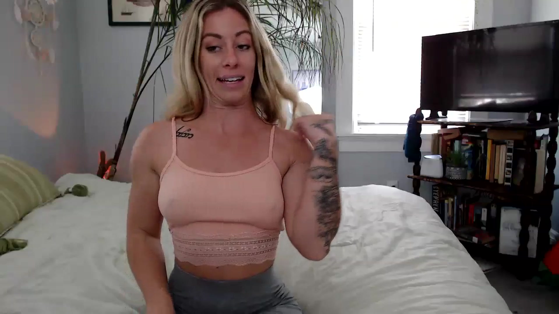 Gallery image thumbnail from AthenaSiren's myfreecams stream on, 09/13/2023, 15:58 image 15 of 20