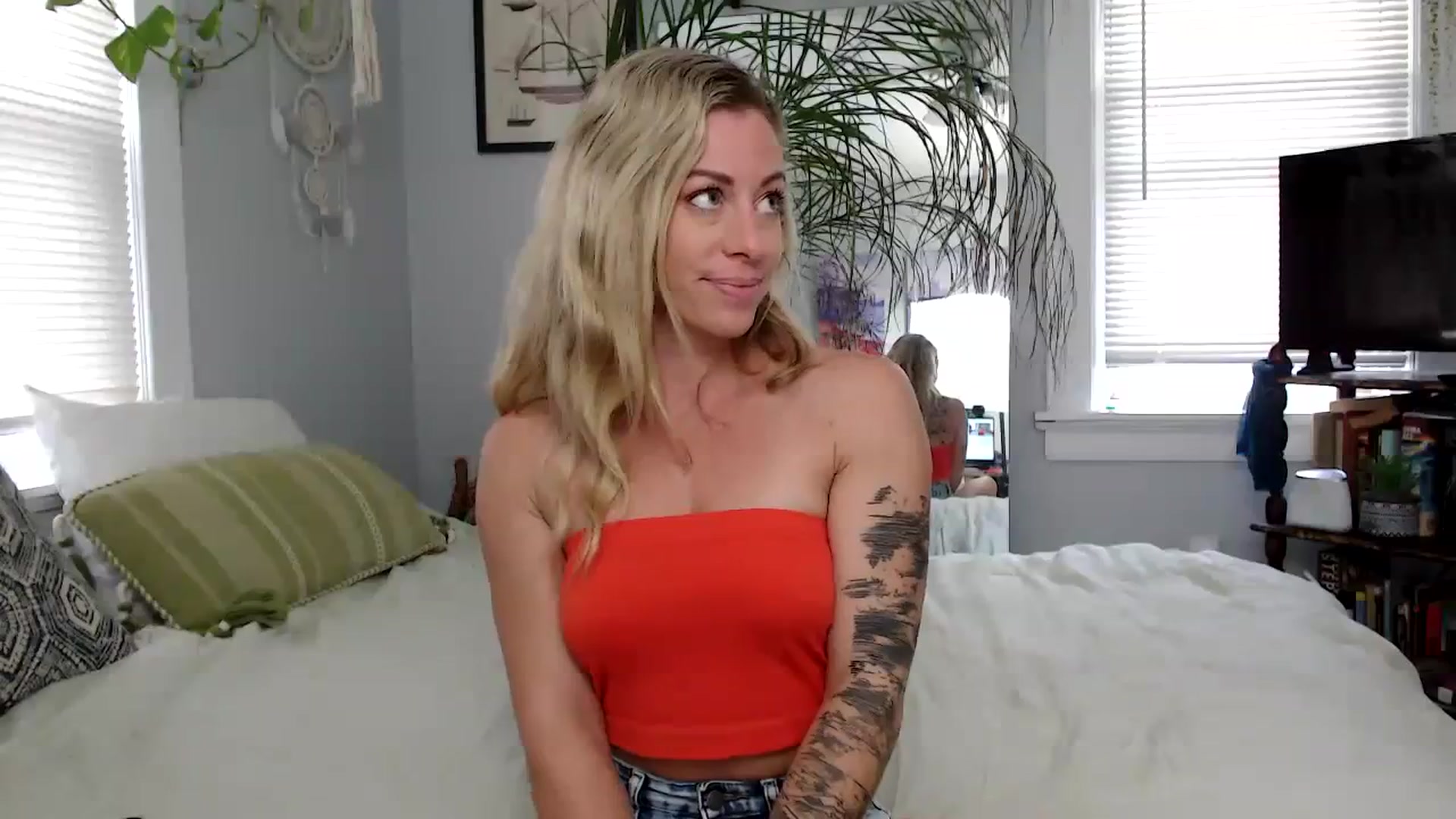 Gallery image thumbnail from AthenaSiren's myfreecams stream on, 09/18/2023, 13:20 image 15 of 20