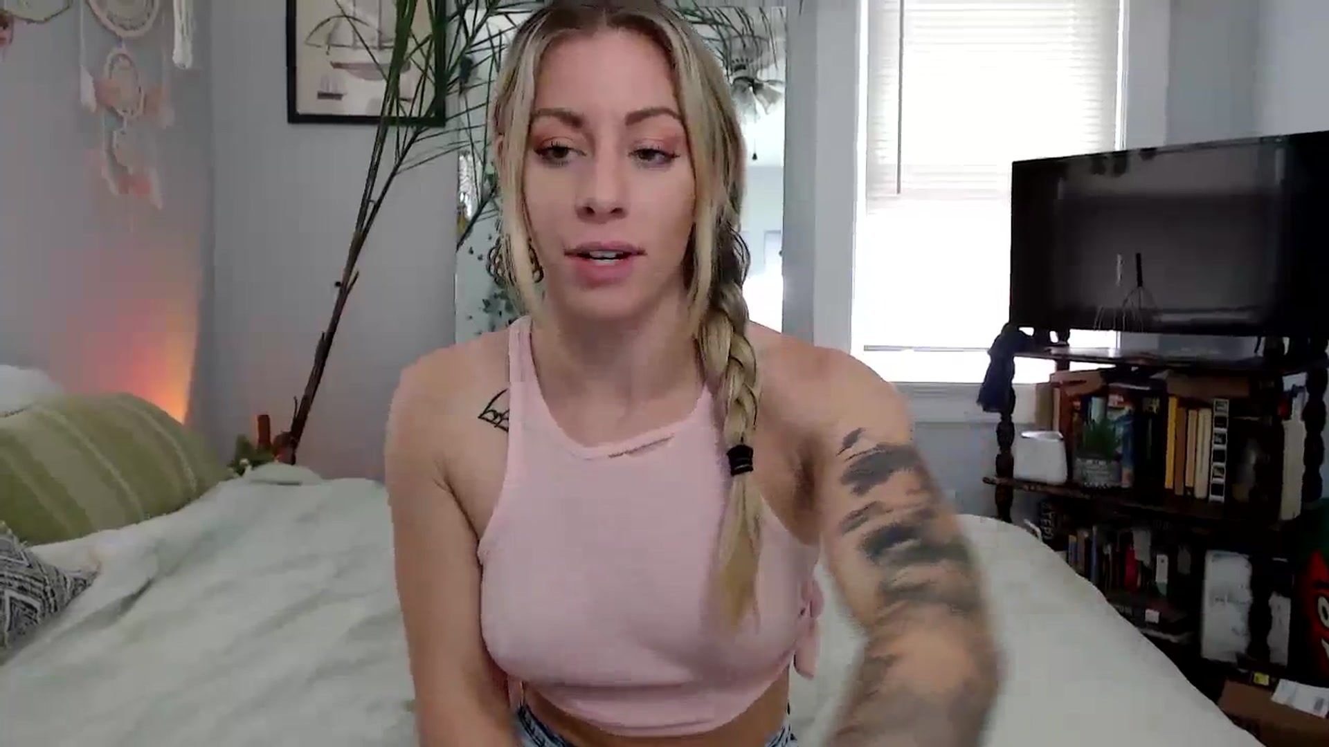 Gallery image thumbnail from AthenaSiren's myfreecams stream on, 09/27/2023, 15:14 image 3 of 20