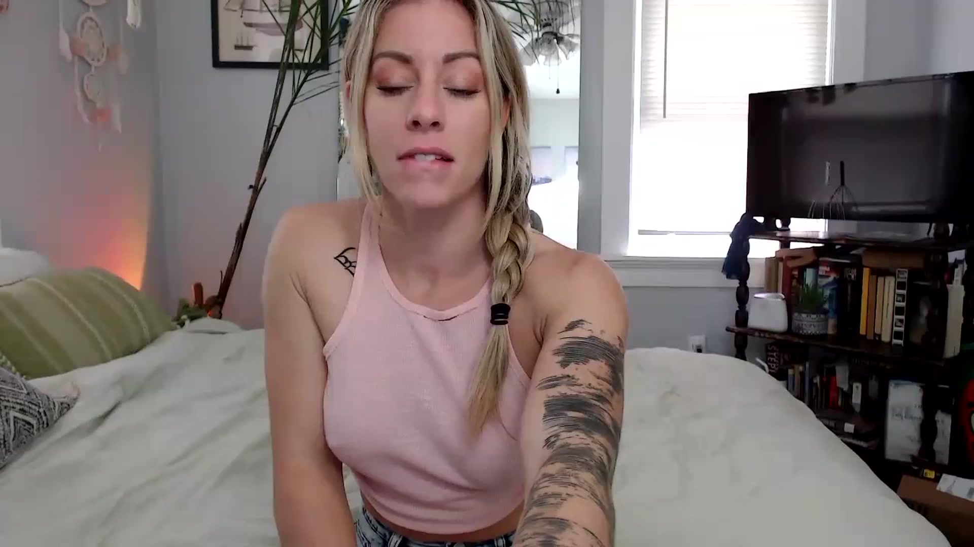 Gallery image thumbnail from AthenaSiren's myfreecams stream on, 09/27/2023, 15:14 image 5 of 20