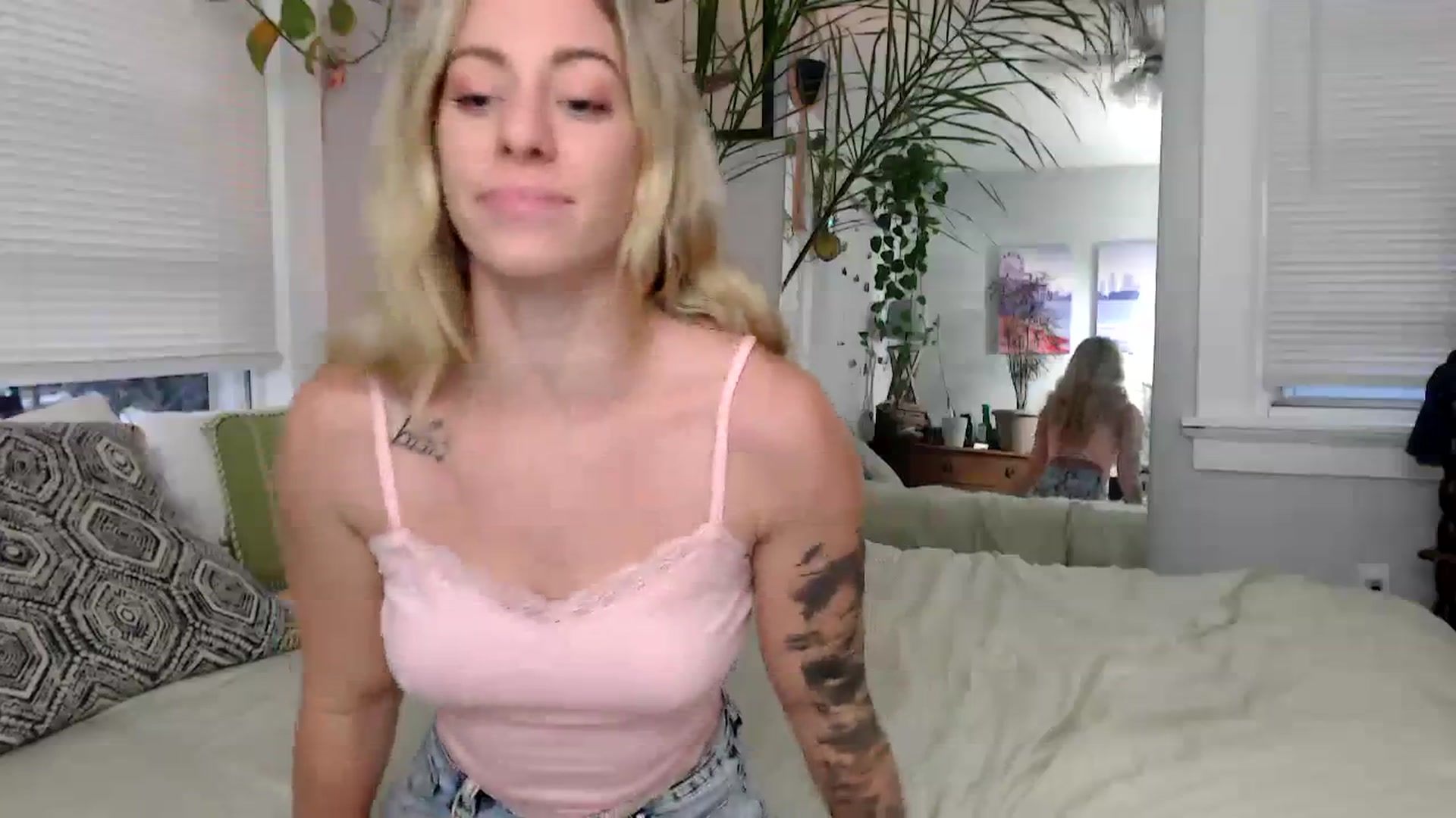 Gallery image thumbnail from AthenaSiren's myfreecams stream on, 10/03/2023, 23:27 image 7 of 20
